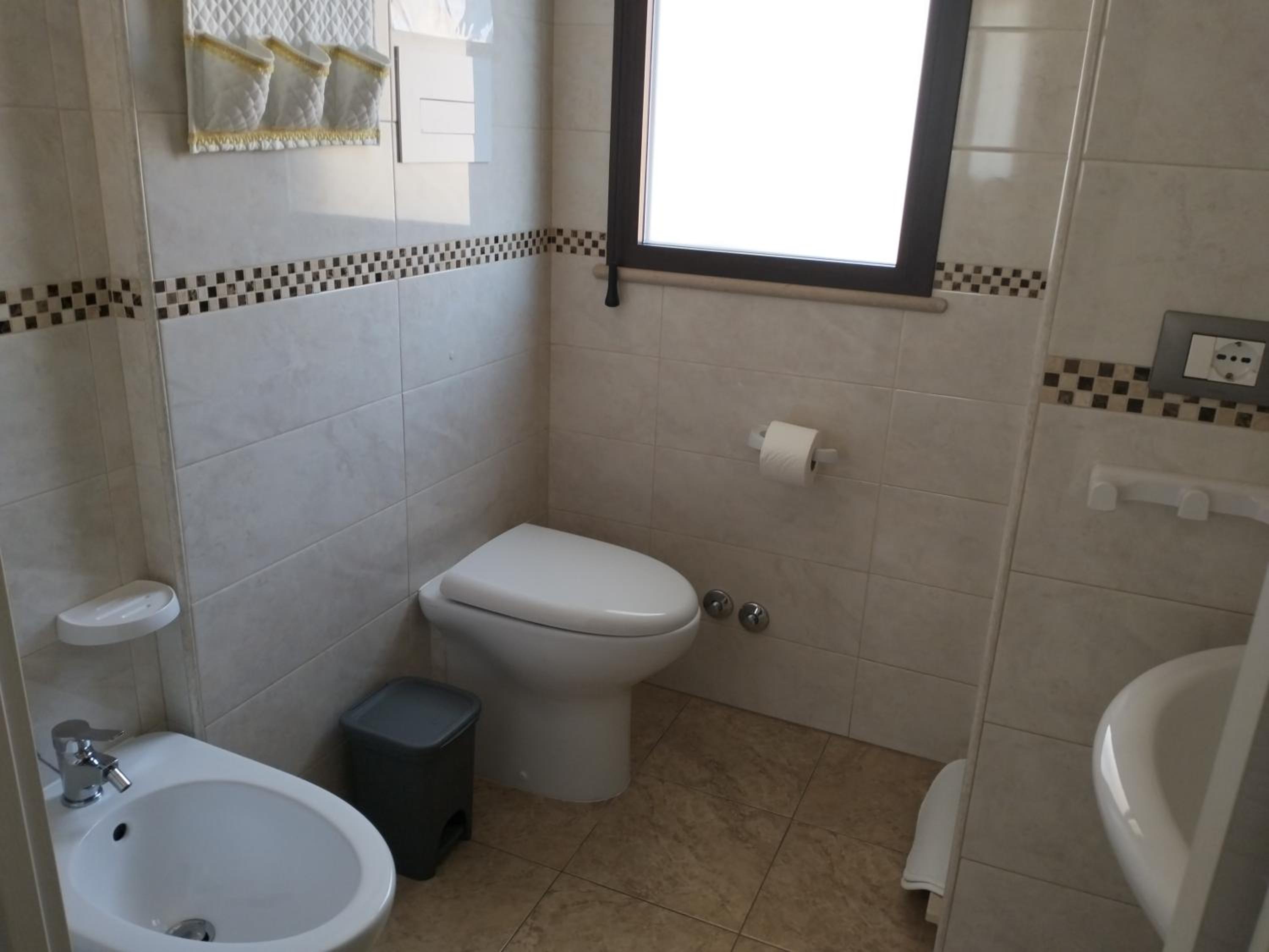 Deluxe Room - Photo 4