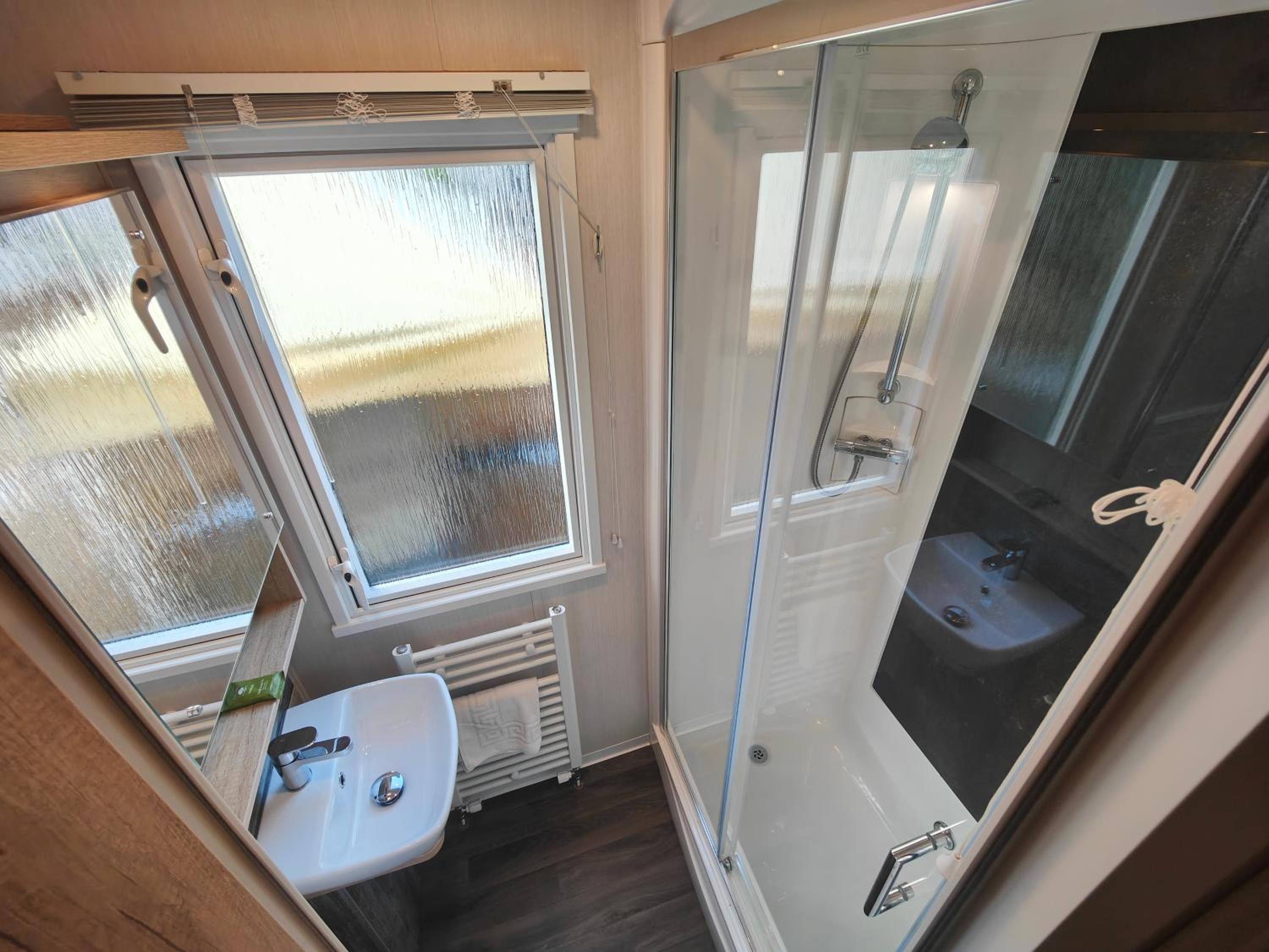 Snowdon With Hot Tub-No Pets - Photo 6