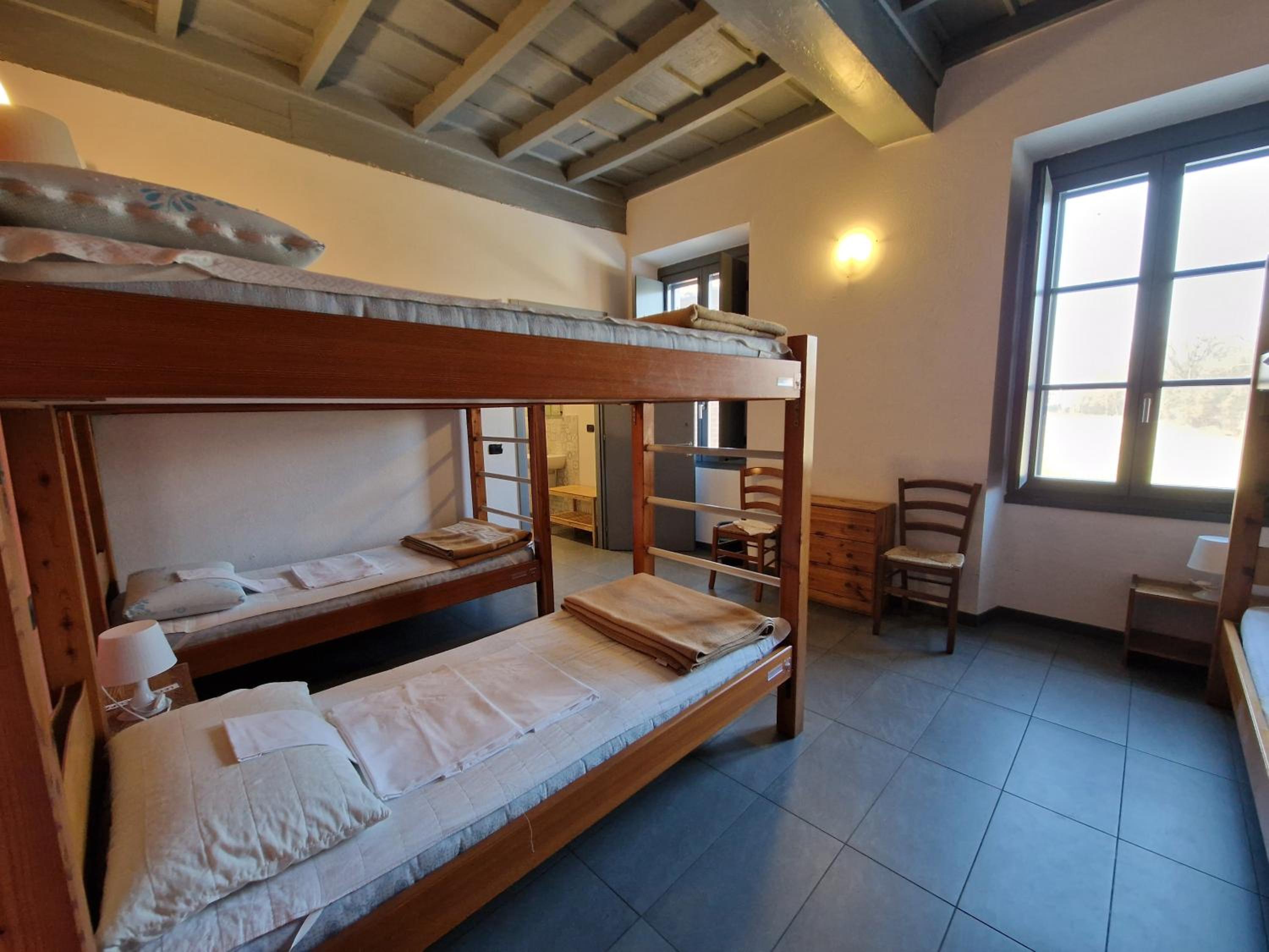 Bed in 6-Bed Mixed Dormitory Room photo 1