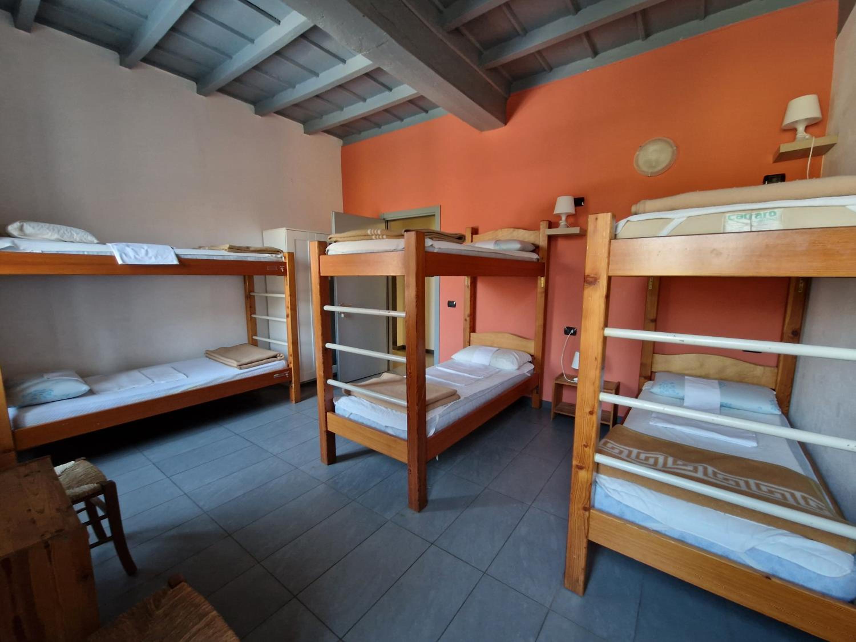 Bed in 6-Bed Mixed Dormitory Room photo 3