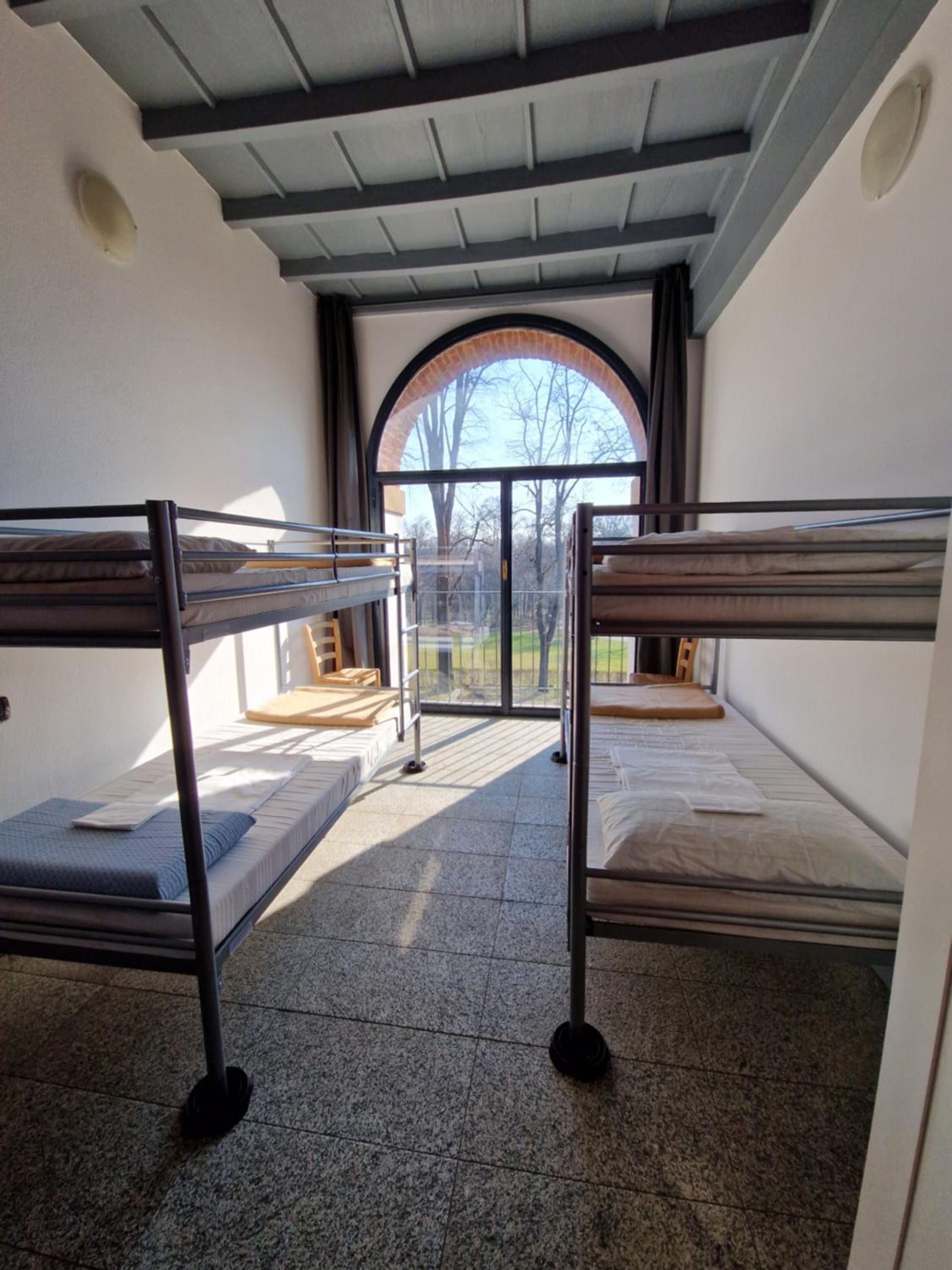 Bed in 4-Bed Mixed Dormitory Room photo 2