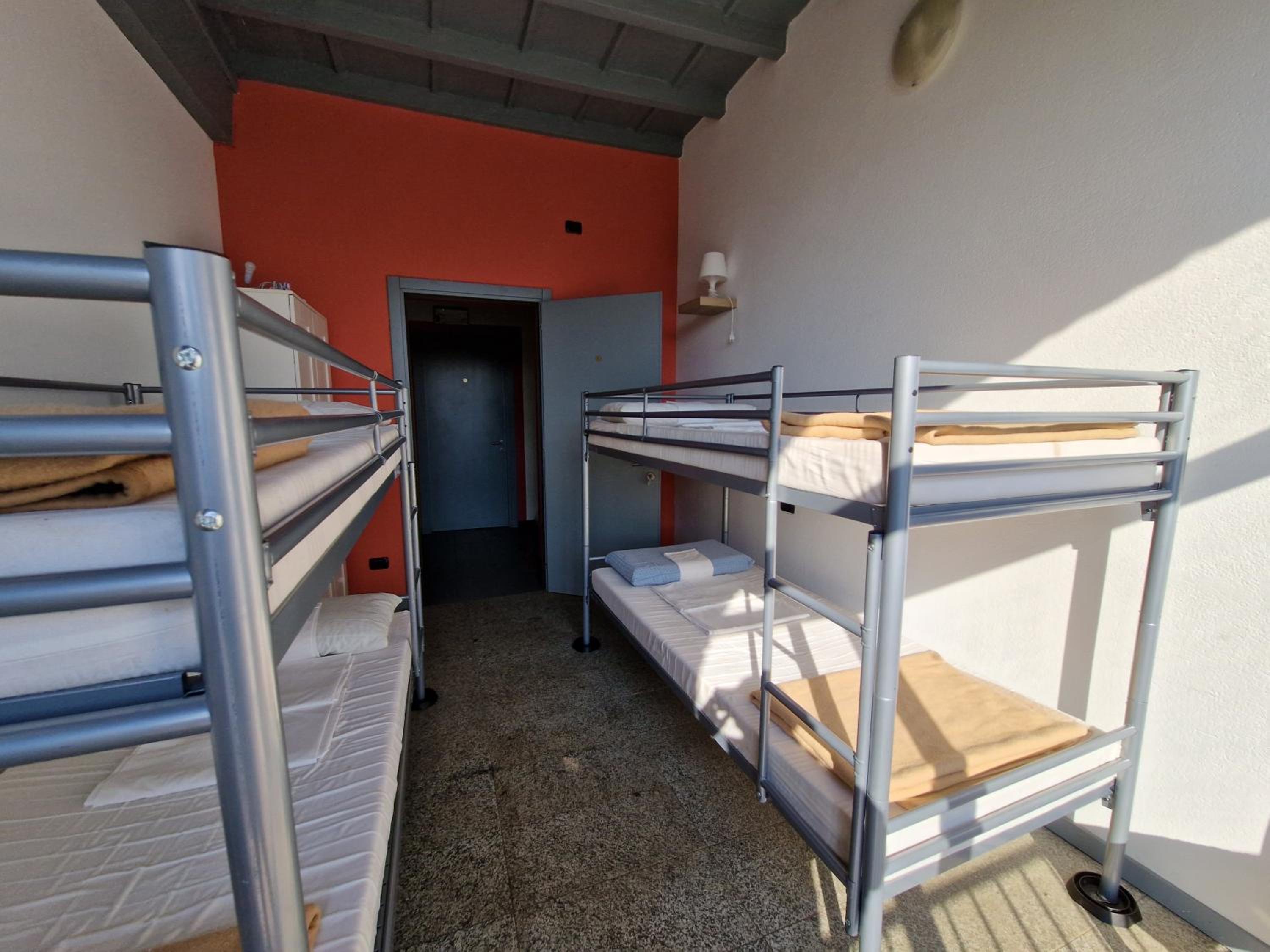 Bed in 4-Bed Mixed Dormitory Room photo 3