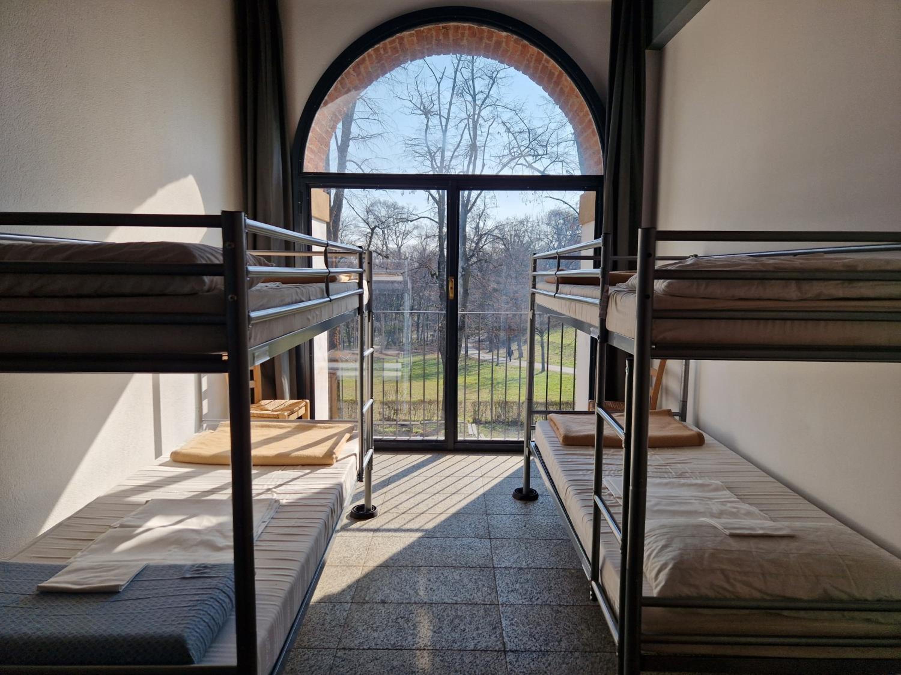Bed in 4-Bed Mixed Dormitory Room photo 2