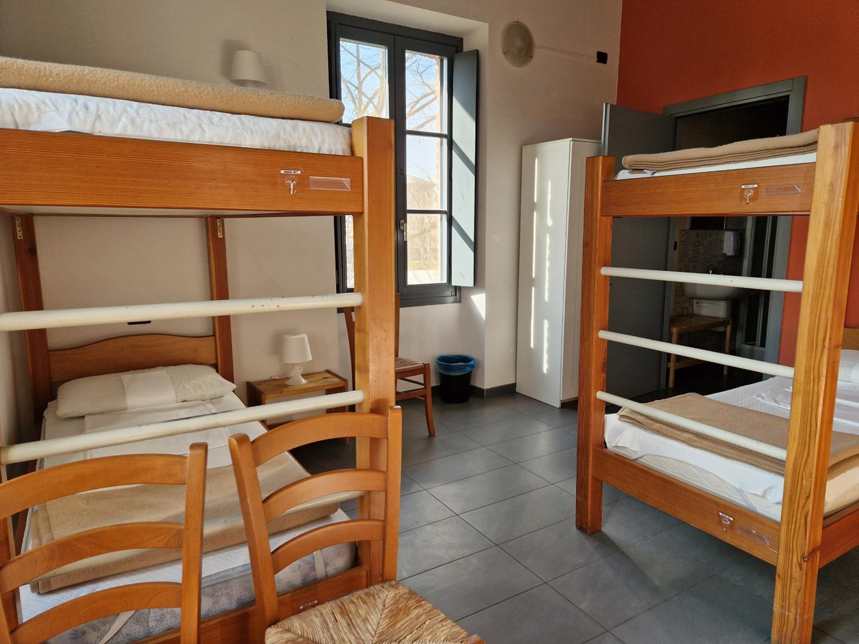 Bed in 6-Bed Mixed Dormitory Room photo 3