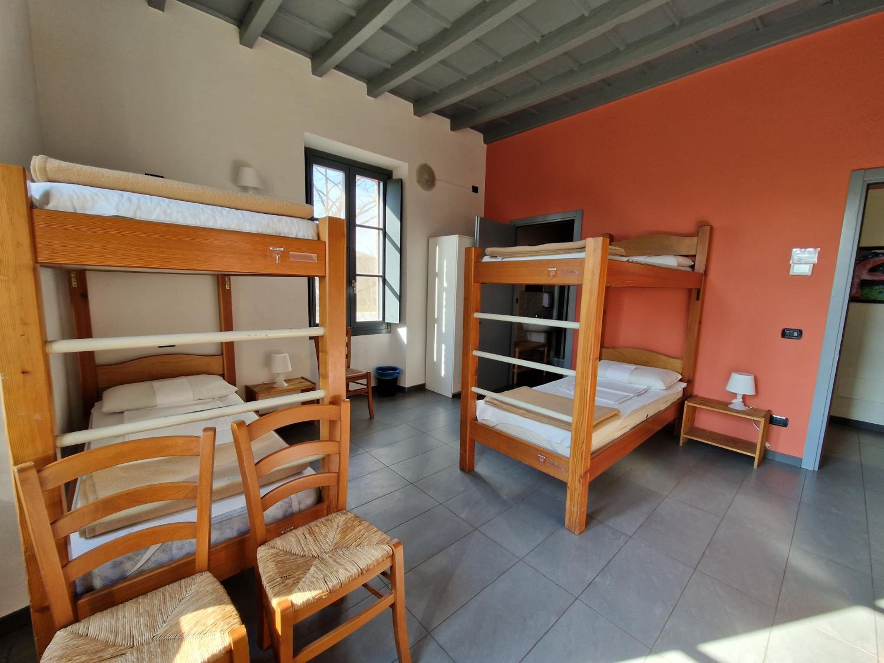 Bed in 6-Bed Mixed Dormitory Room photo 2