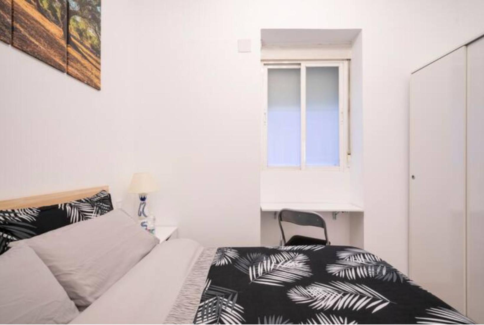 Double Room with Shared Bathroom photo 3