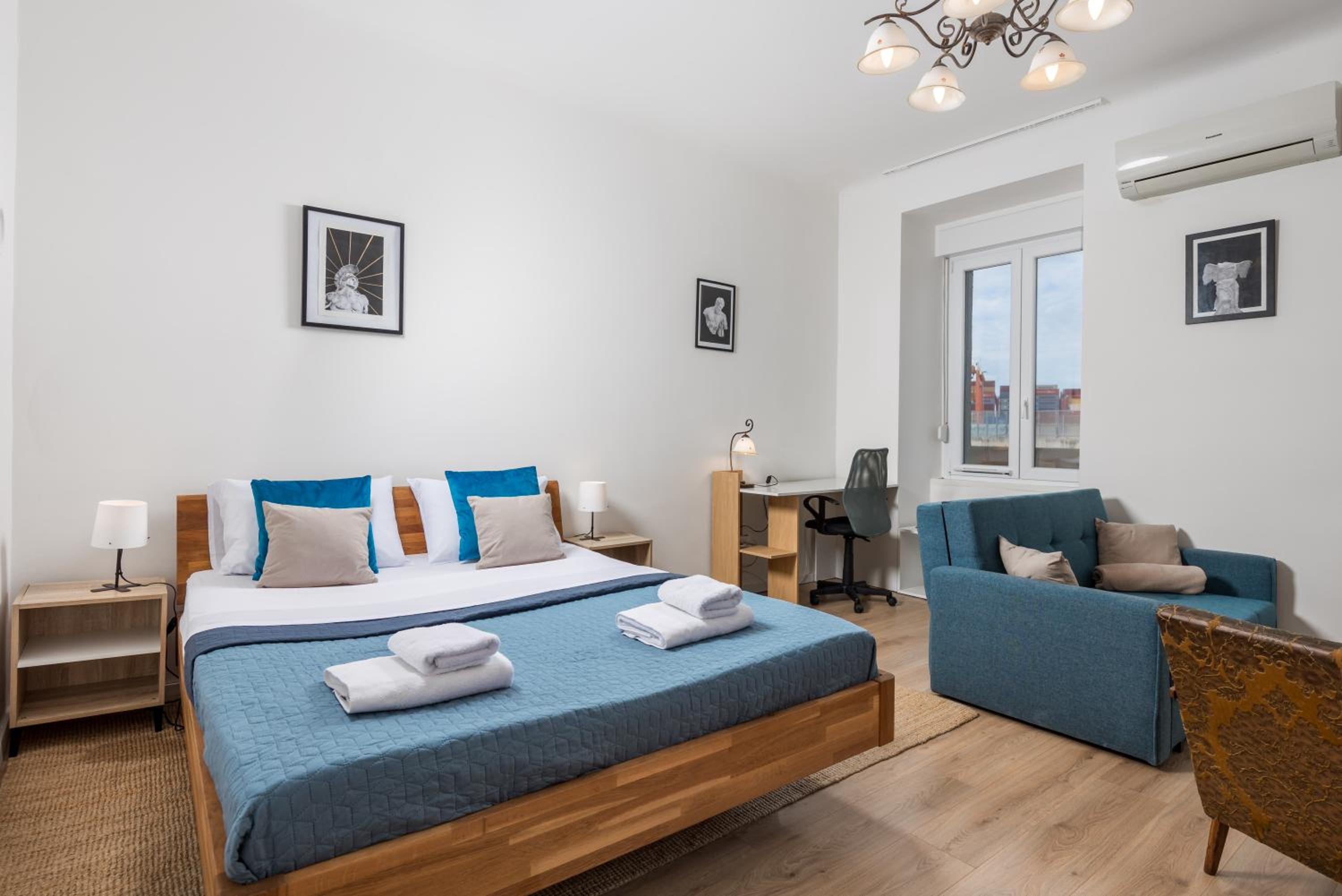 One-Bedroom Apartment