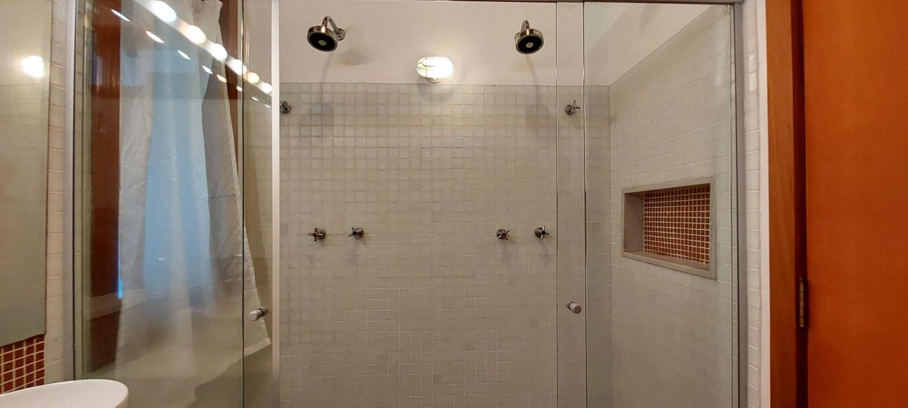 Deluxe Queen Suite - Photo 8