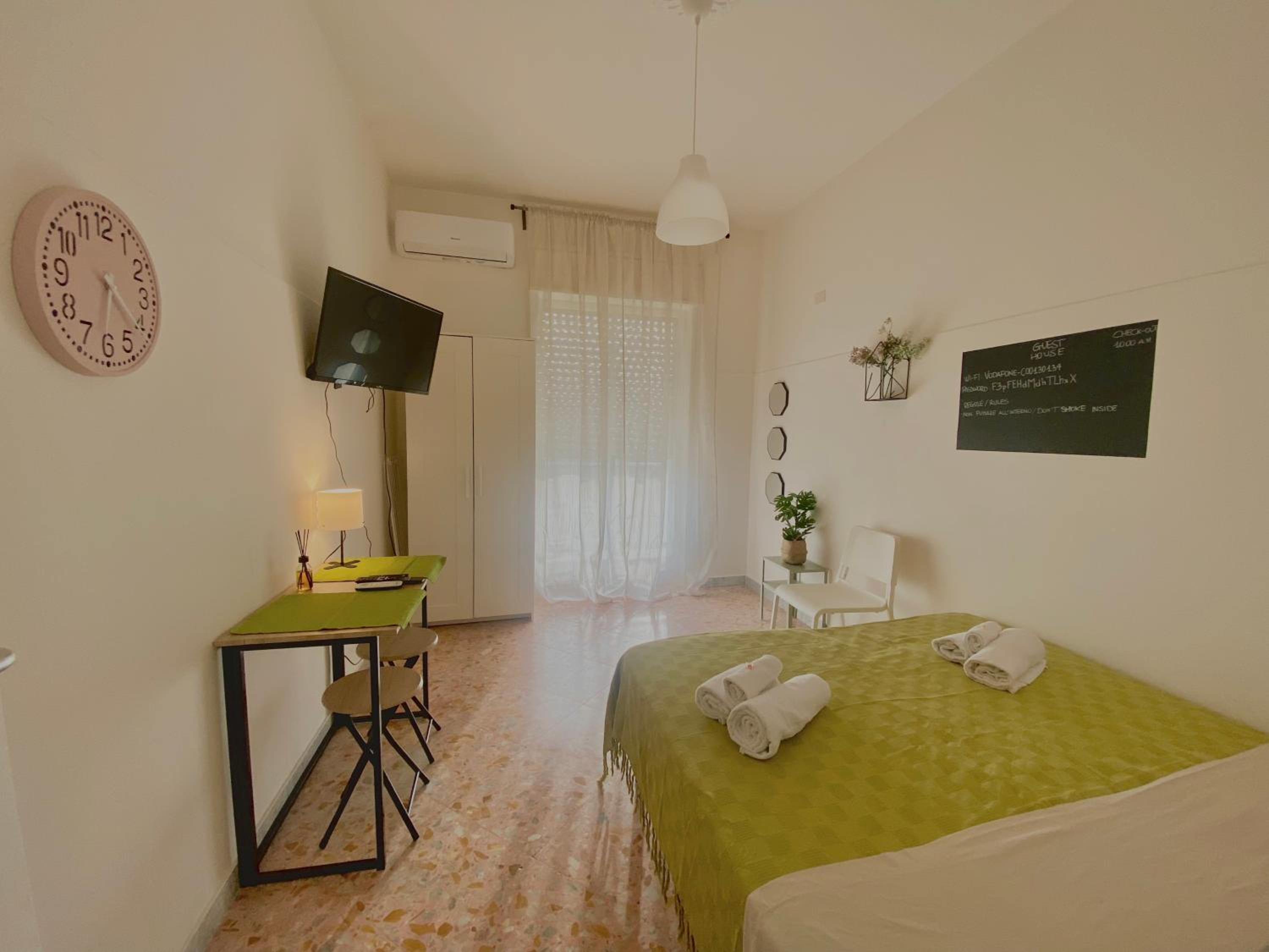 Small Single Room photo 1