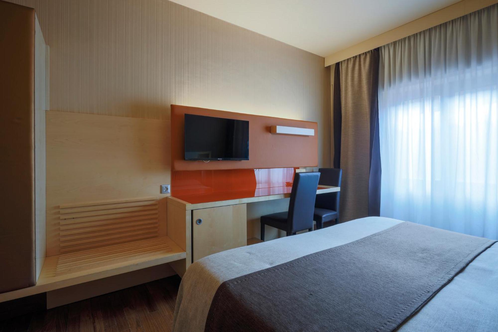 Double or Twin Room - Photo 7