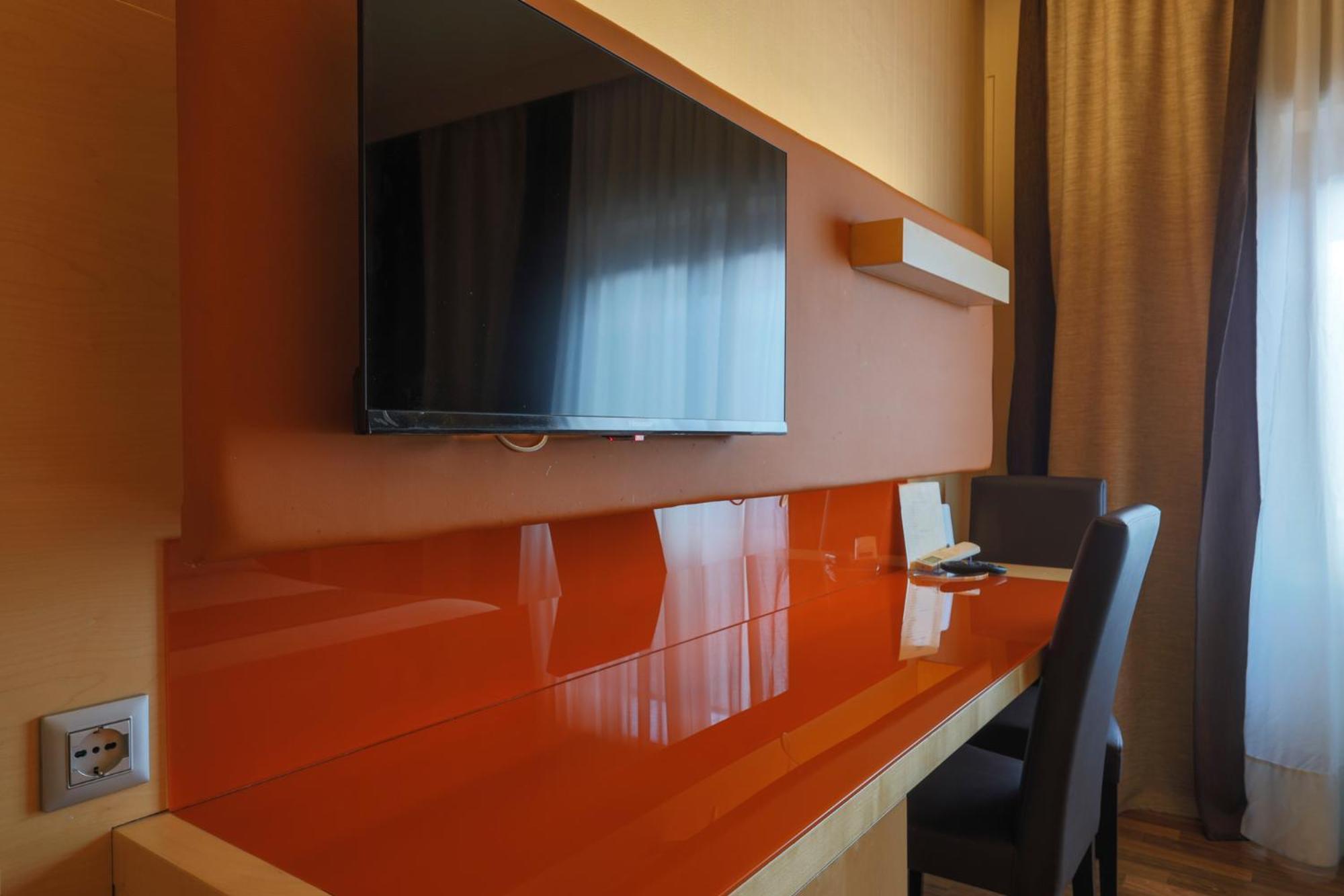 Double or Twin Room - Photo 8
