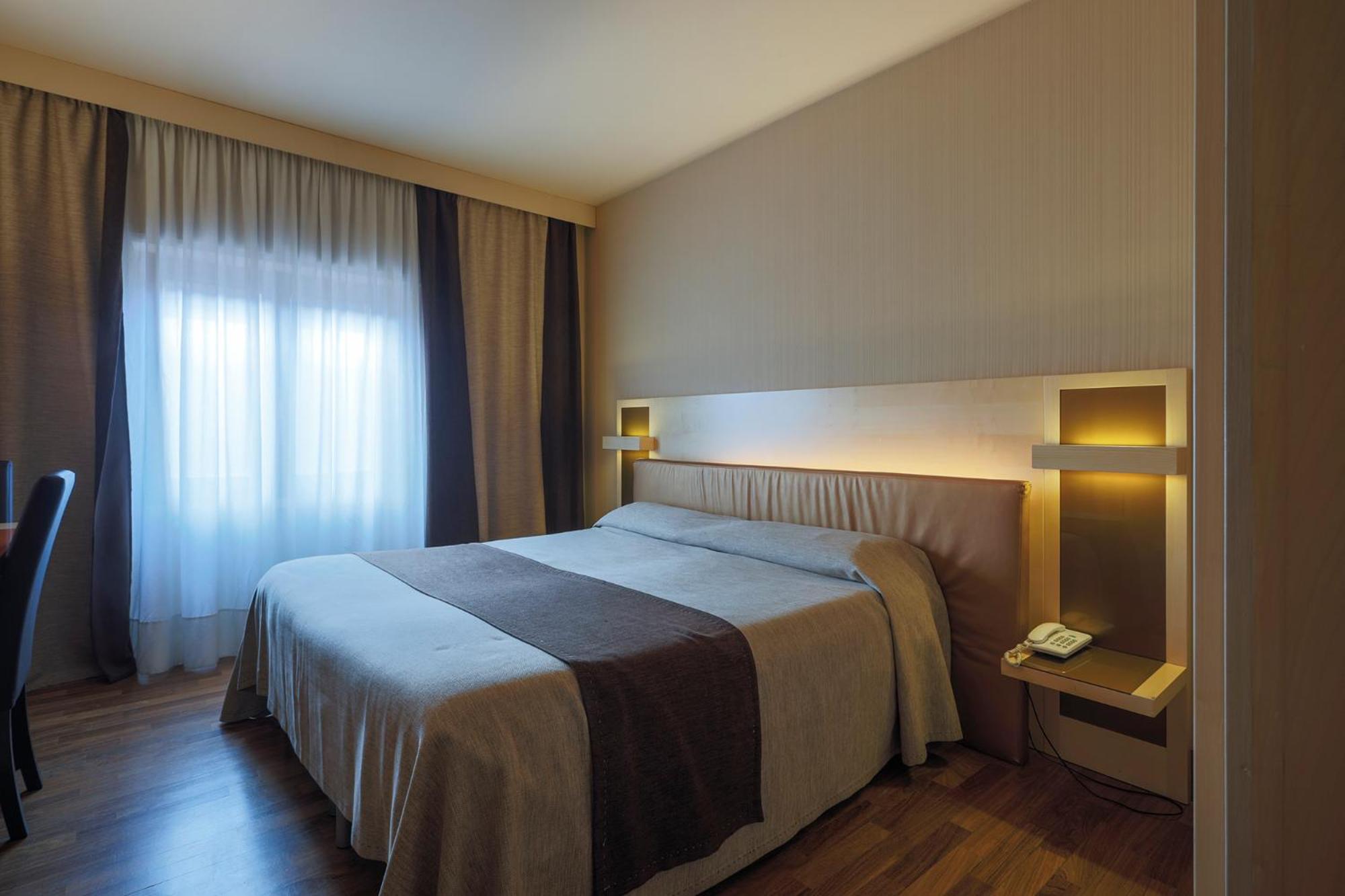 Double or Twin Room - Photo 2