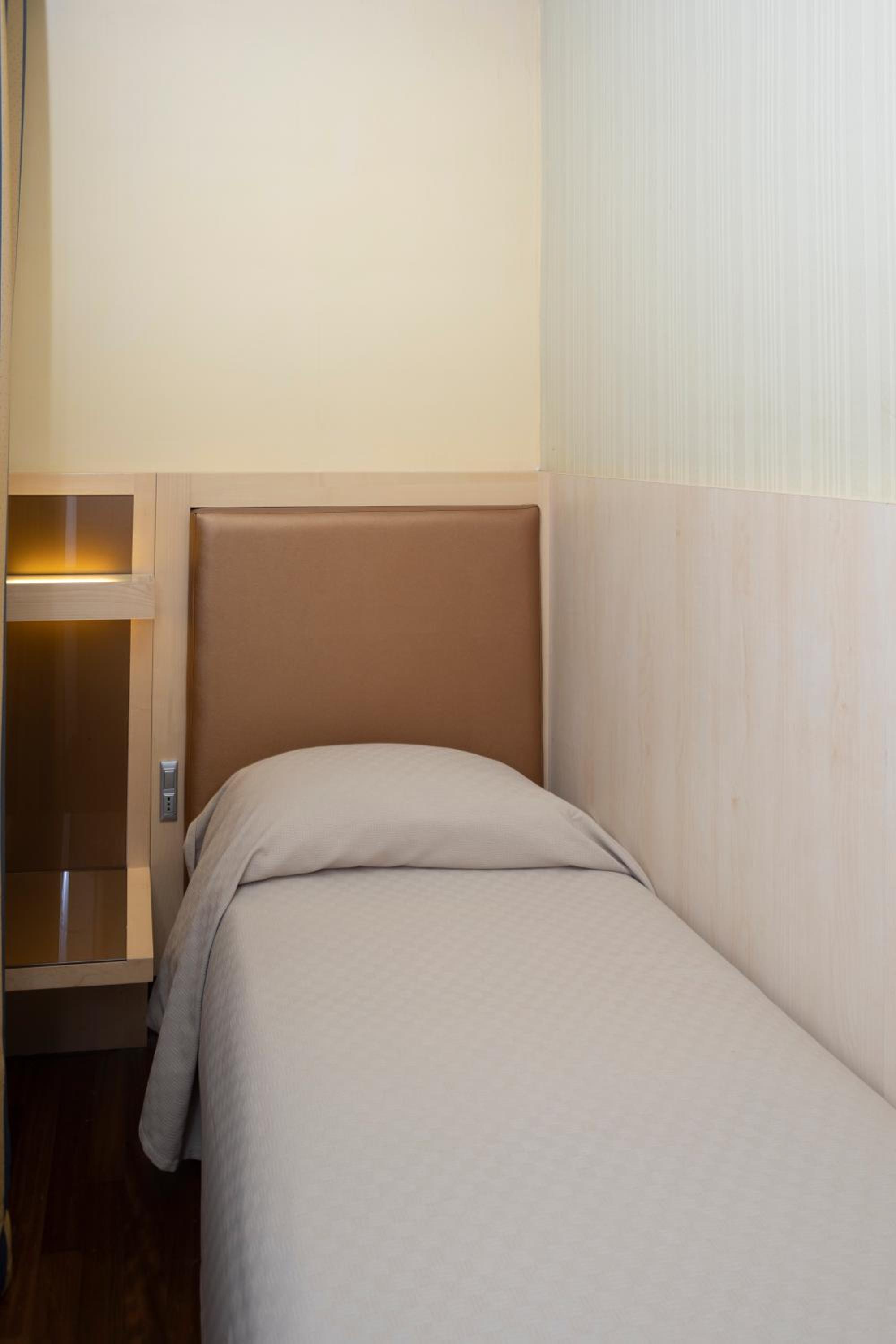 Double or Twin Room - Photo 10
