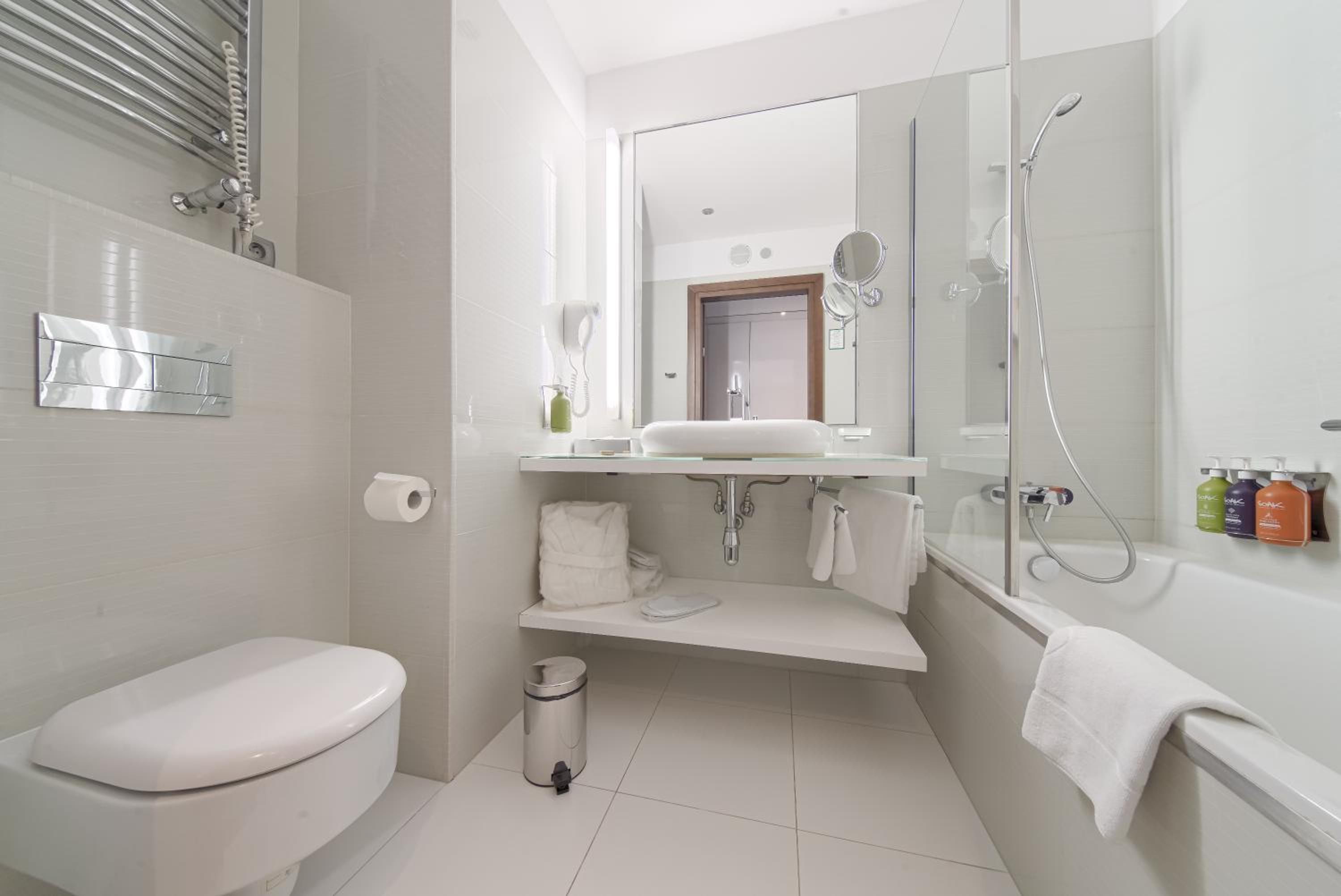 Premium King Room photo 2