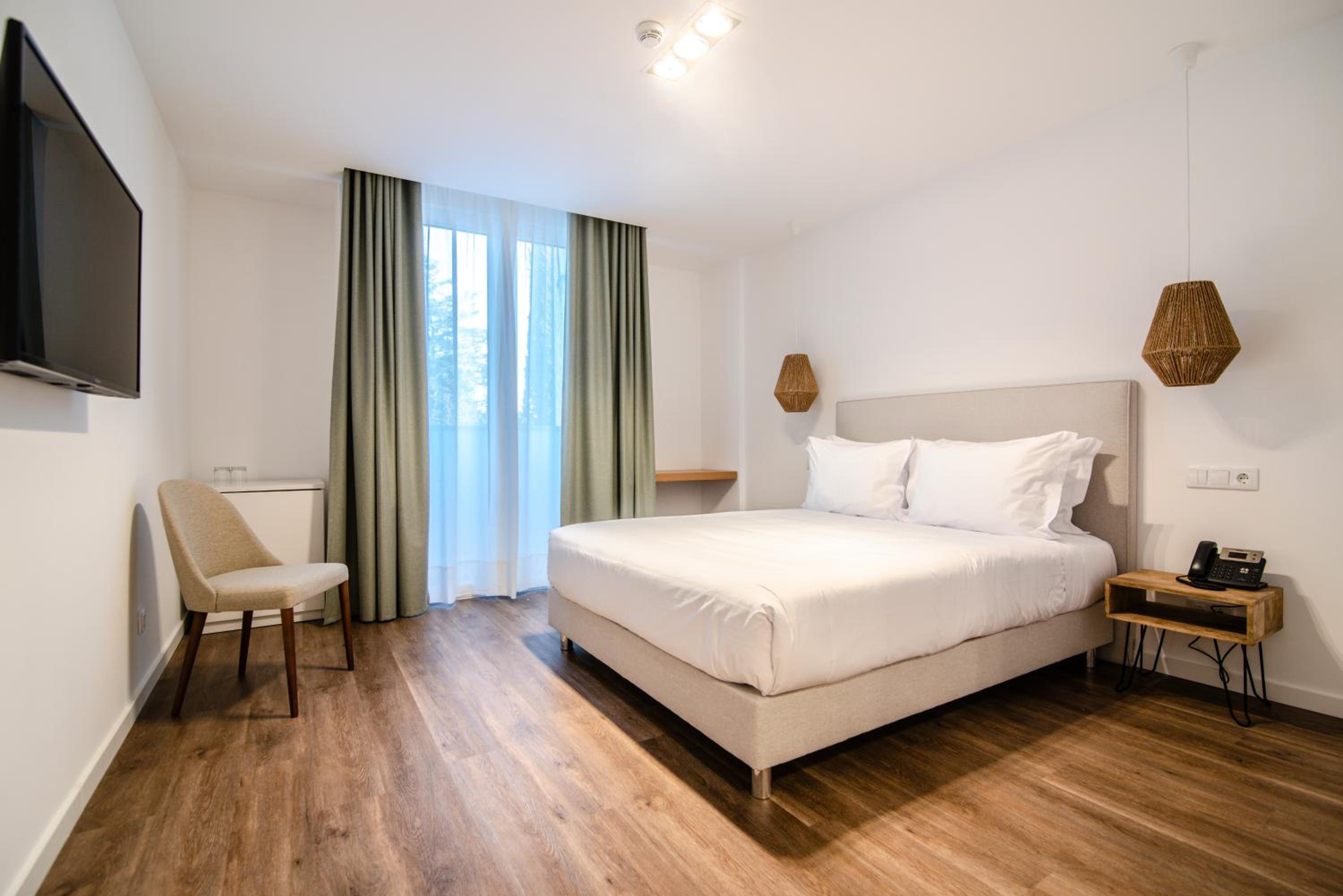 Standard Double or Twin Room - Photo 3