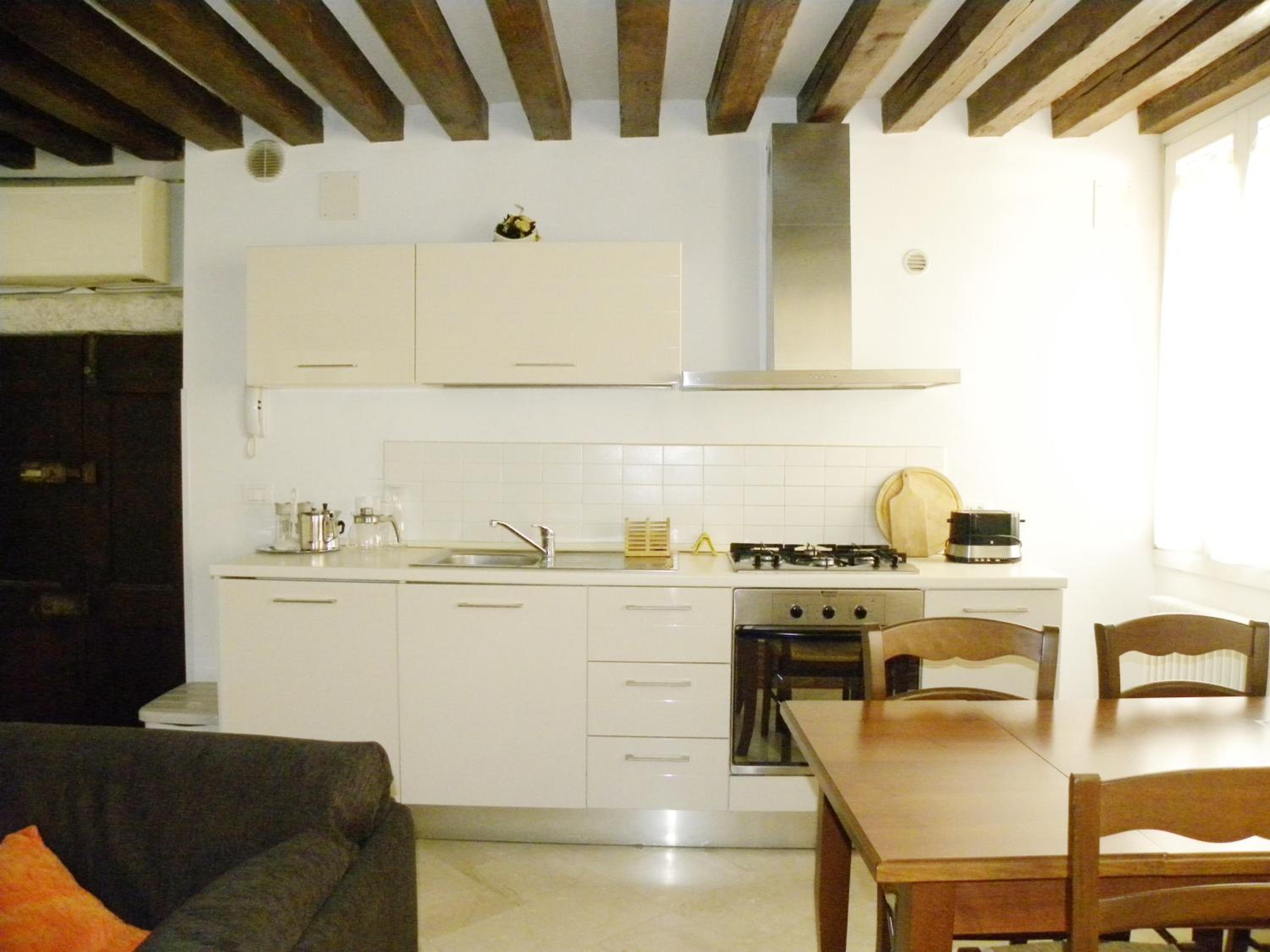 One-Bedroom Apartment with Canal View  photo 3