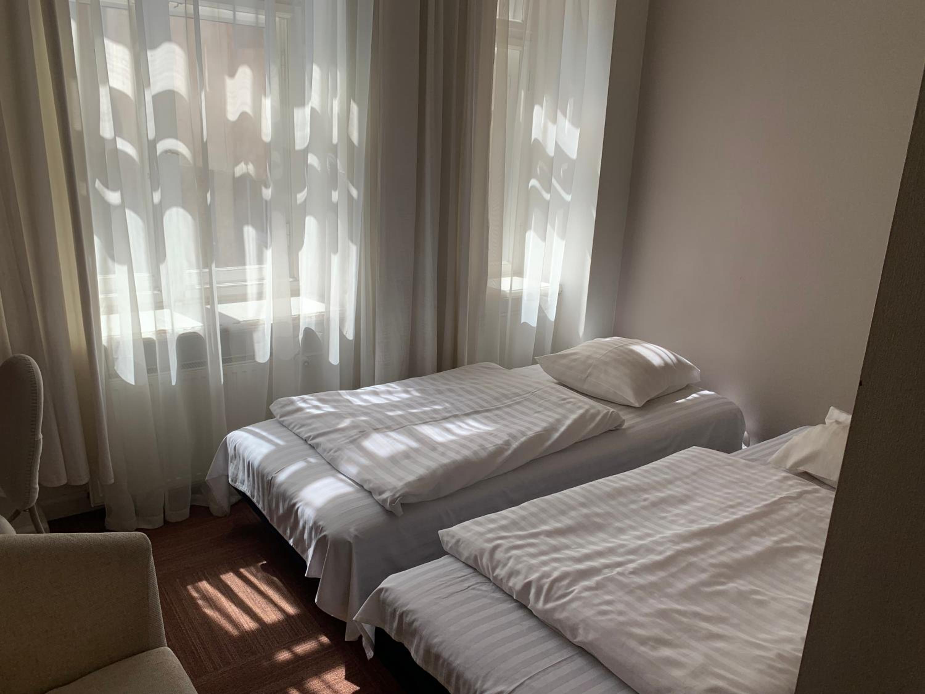 Small Twin Room photo 2