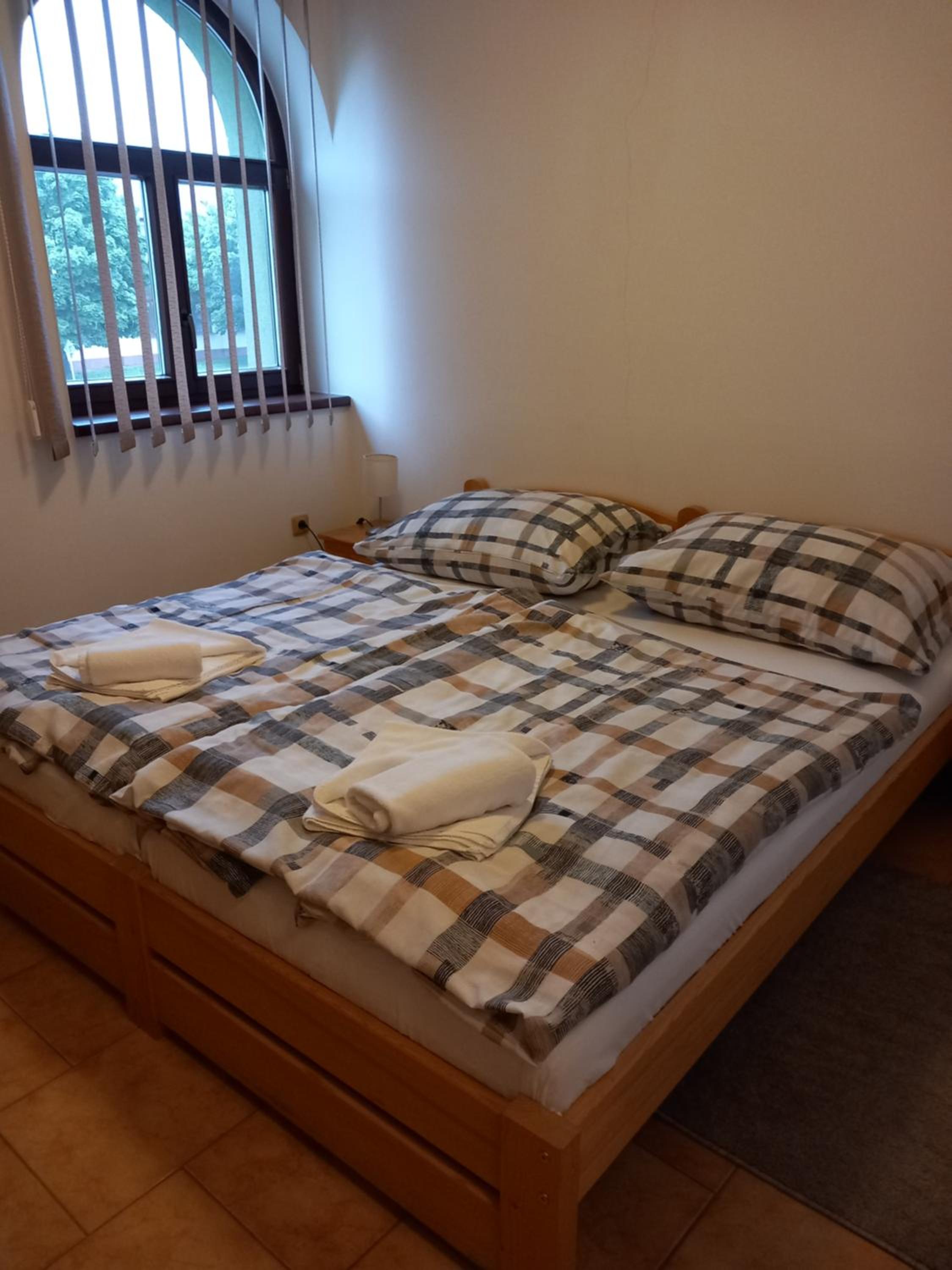 Double Room with Private Bathroom - Photo 2