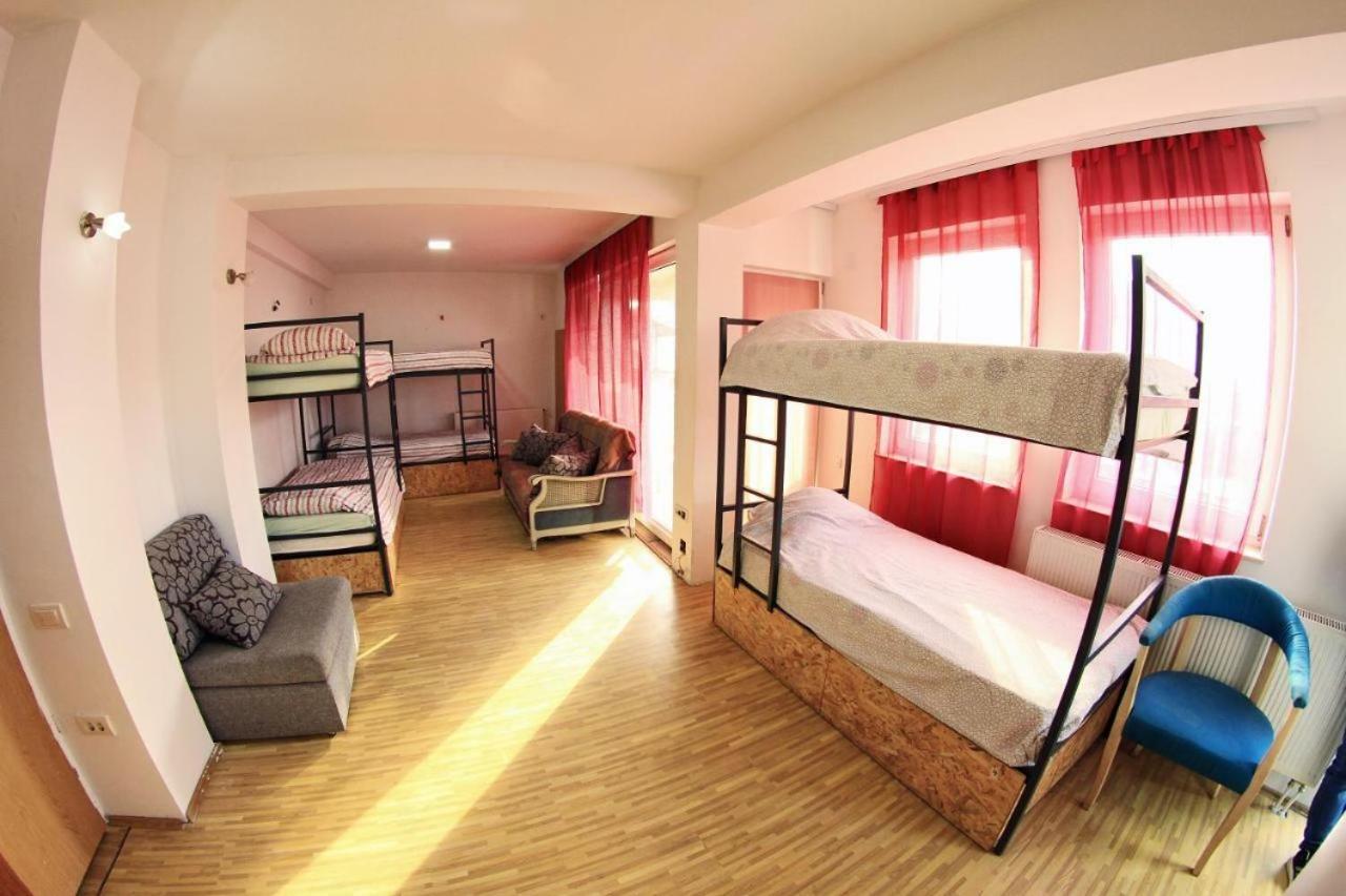 Bed in 8-Bed Dormitory Room photo 1