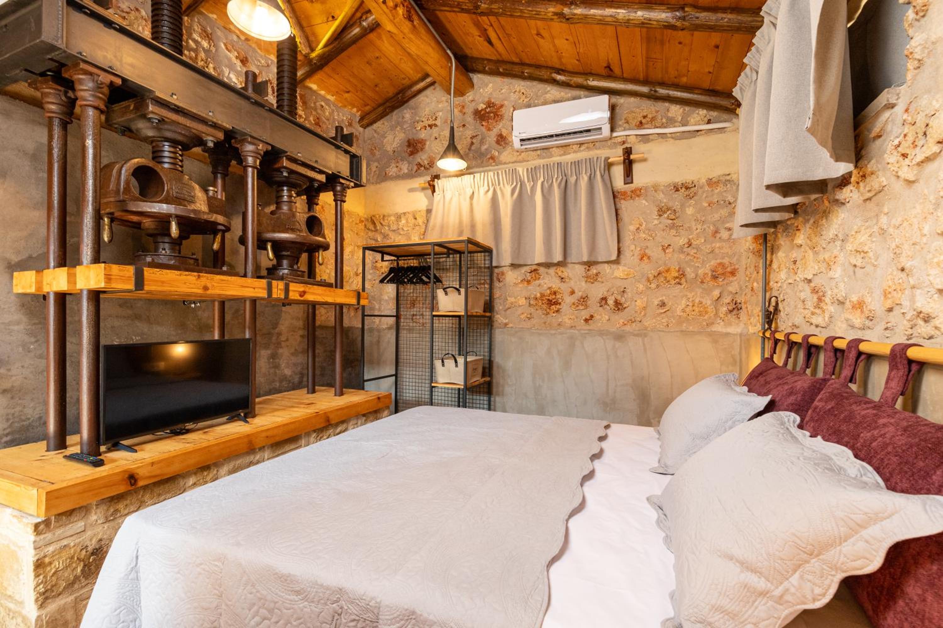 One-Bedroom House photo 1