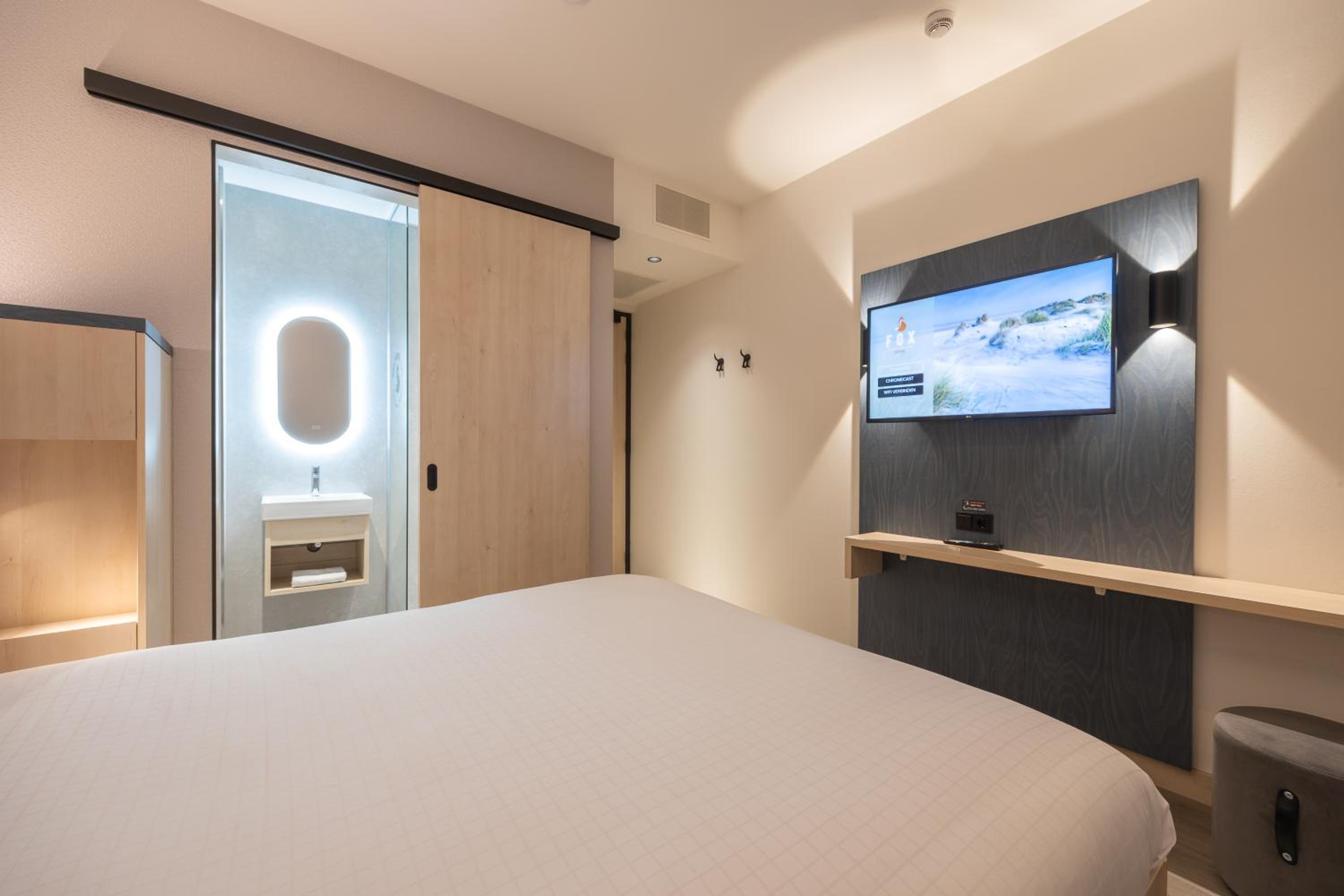 Double room without window photo 3