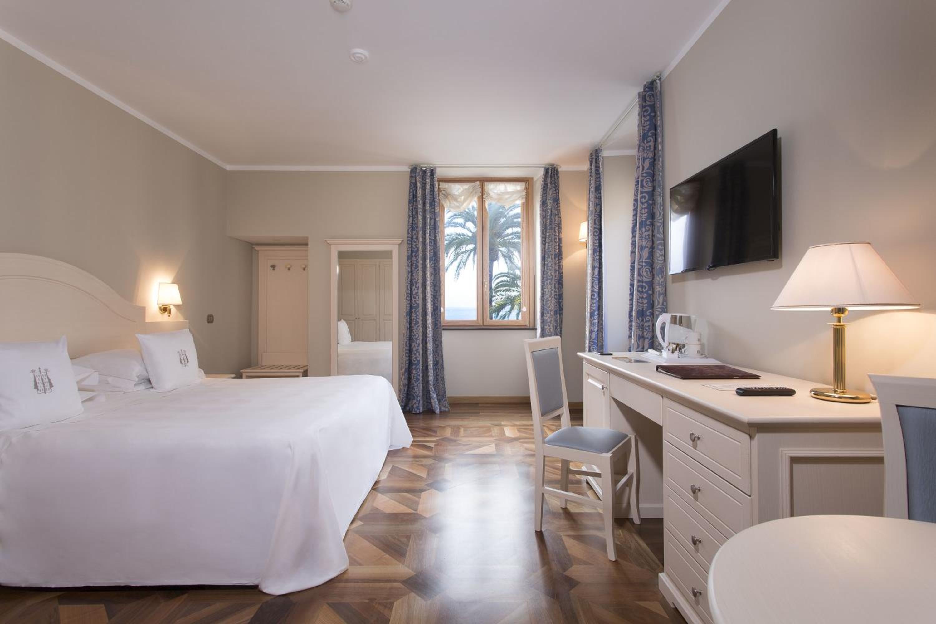 Classic Double Room with Sea View
