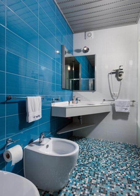 Budget Double Room - Photo 11