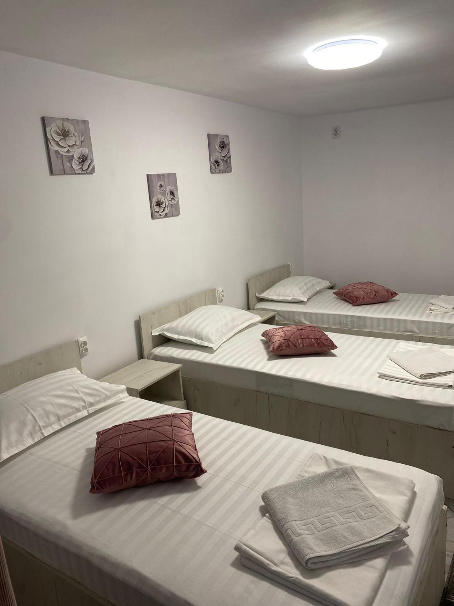 Triple Room with Private Bathroom - Photo 16