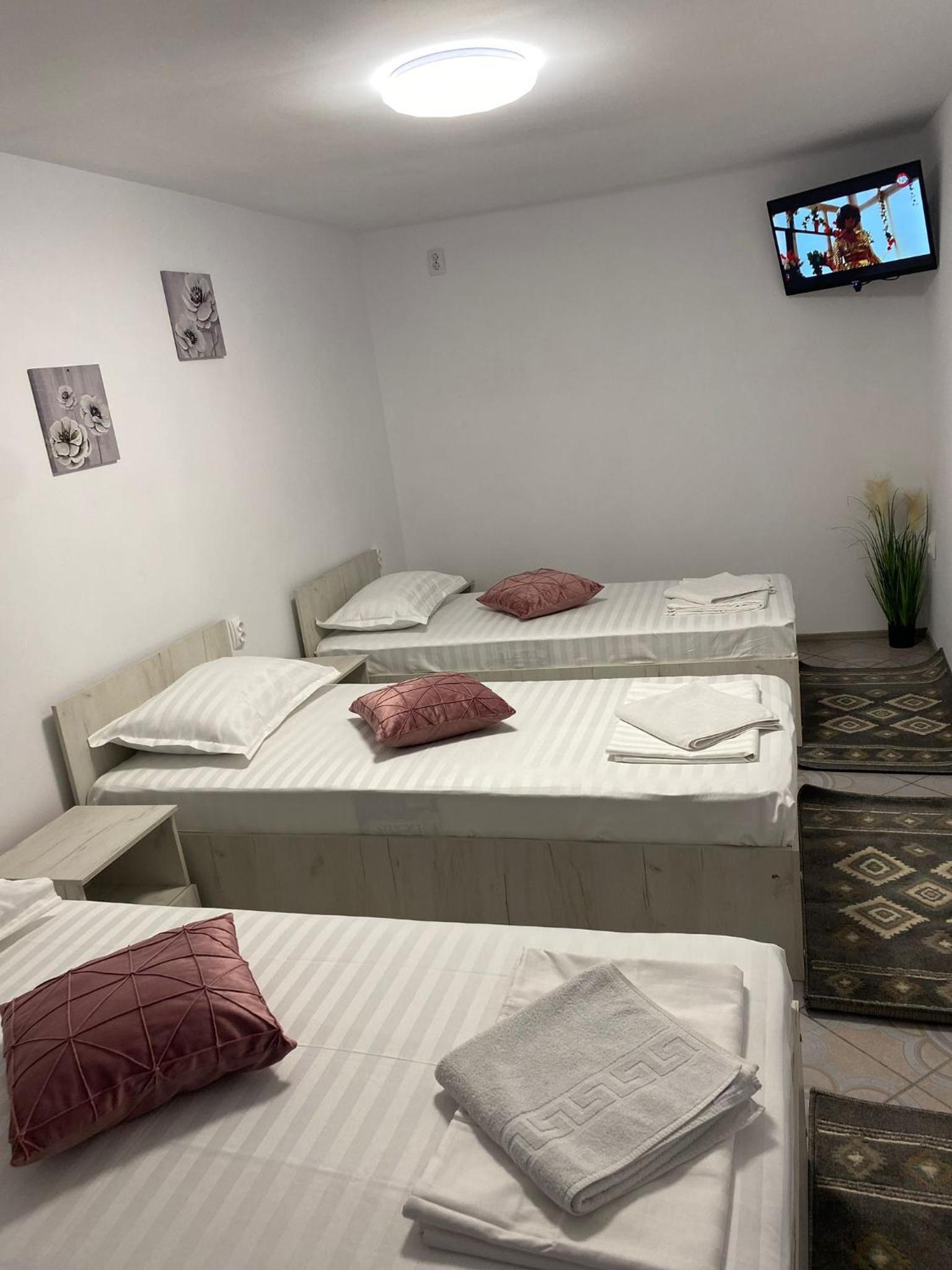 Triple Room with Private Bathroom - Photo 7