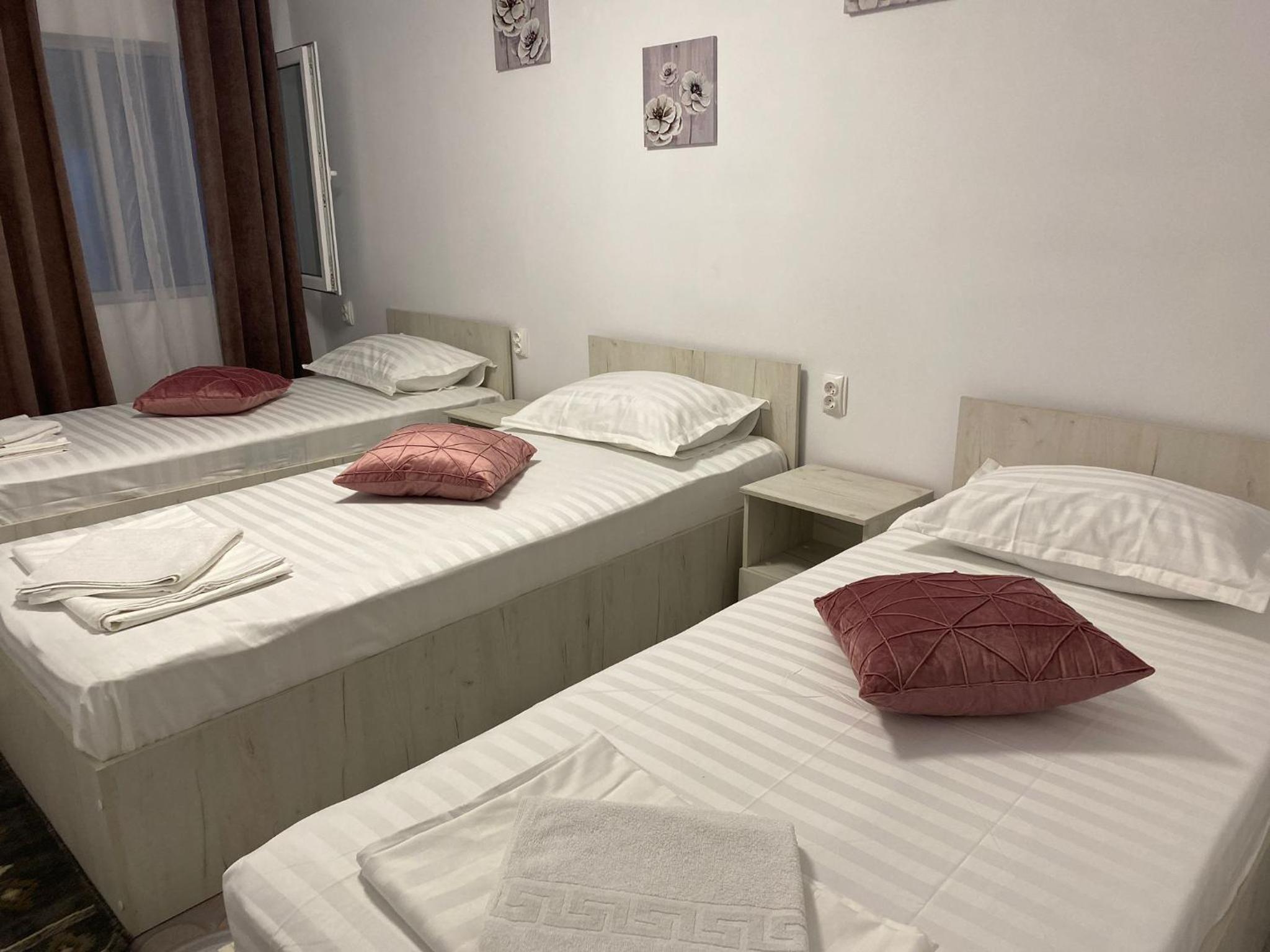 Triple Room with Private Bathroom - Photo 9