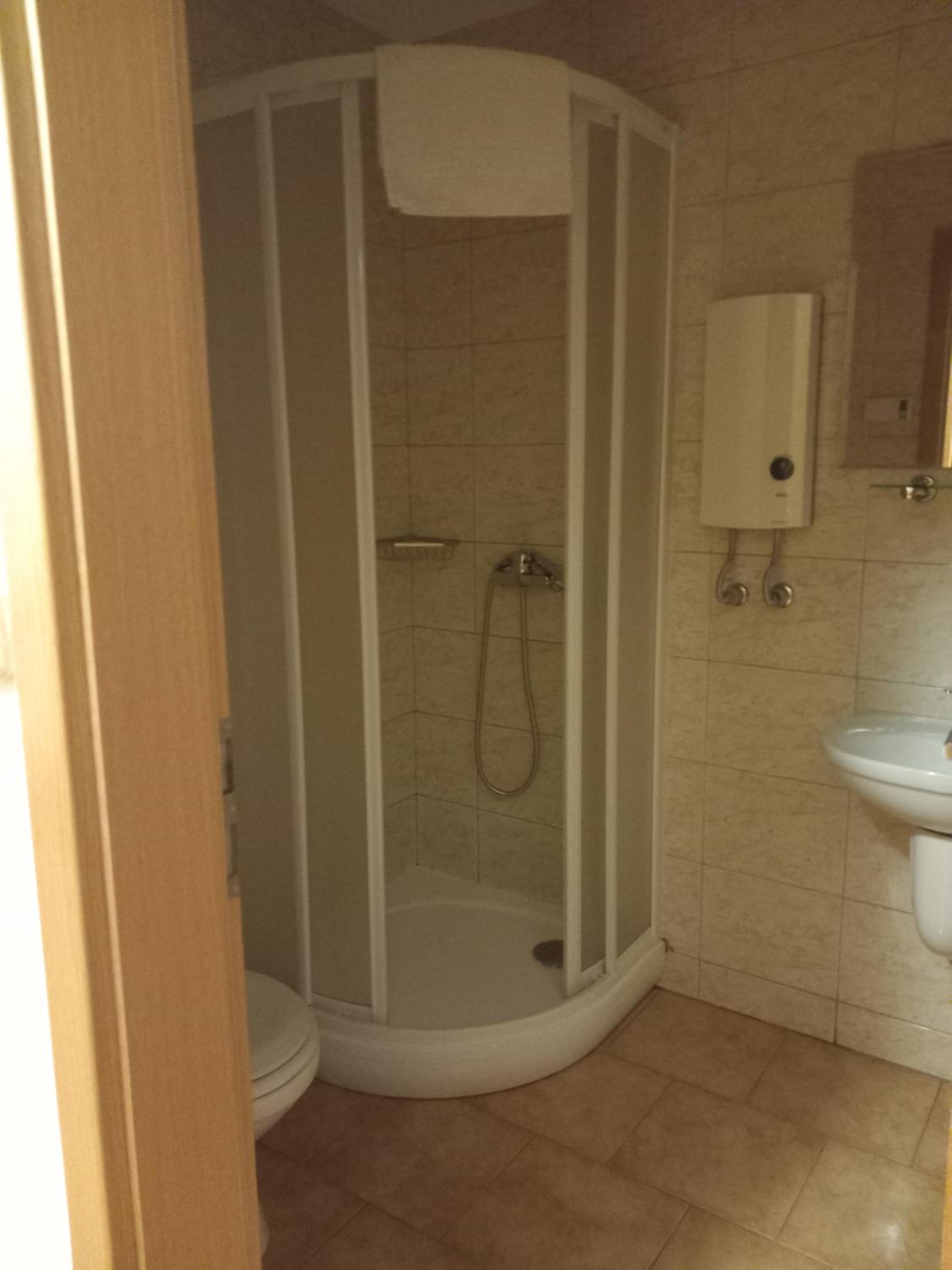 Double Room with Private Bathroom - Photo 4