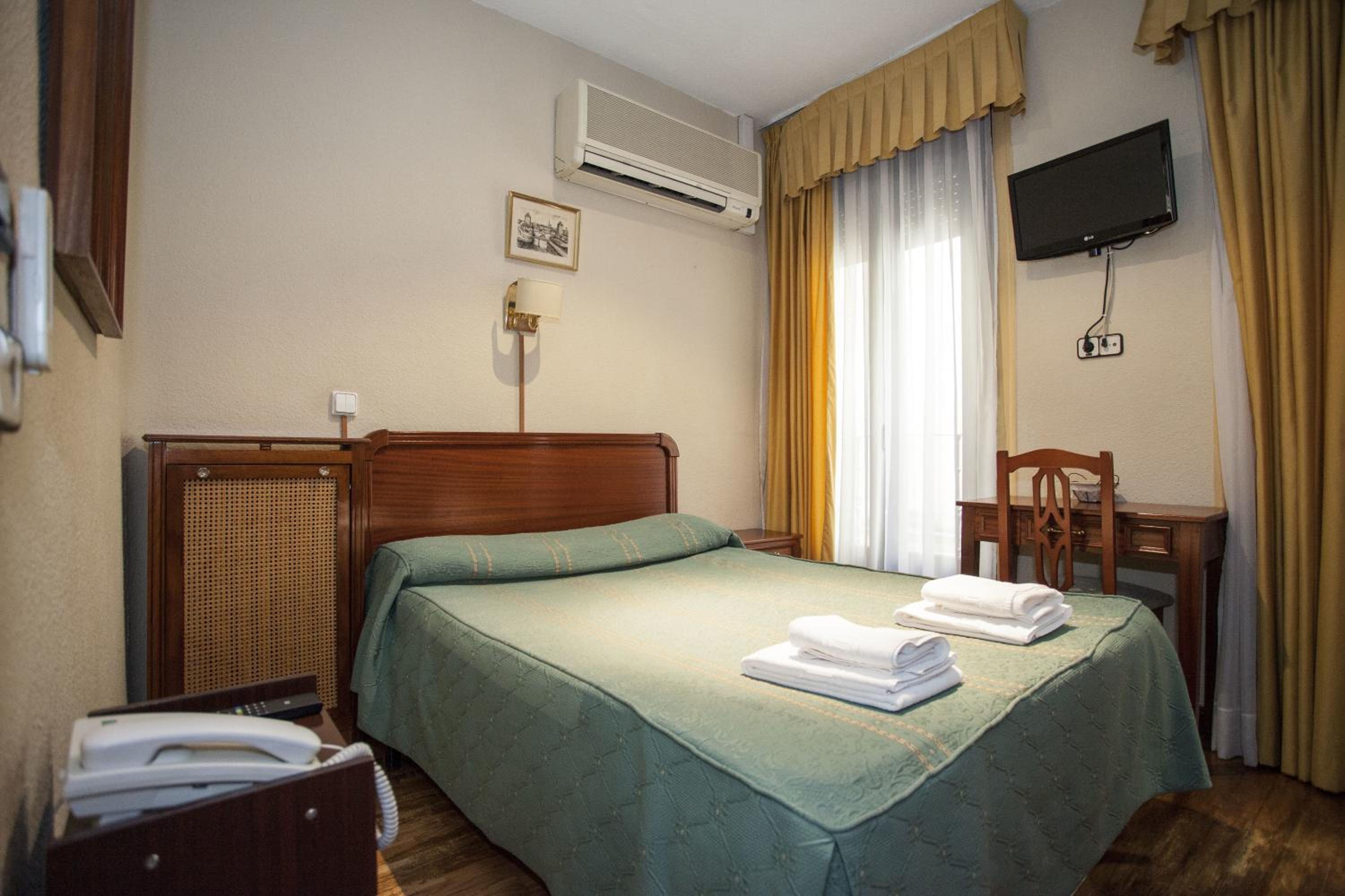 Double Room - Photo 3