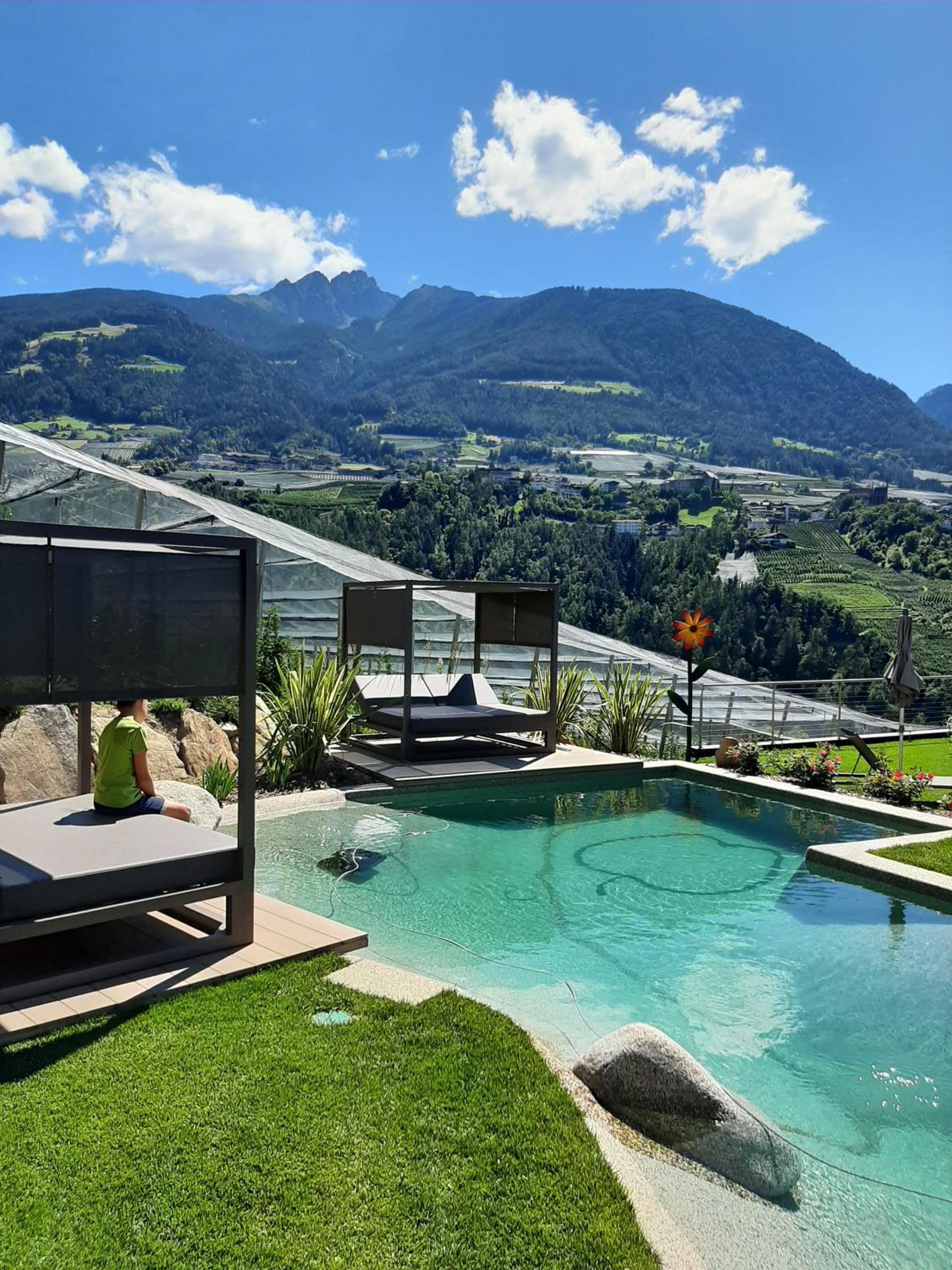 Two-Bedroom Deluxe Apartment with Garden View photo 3
