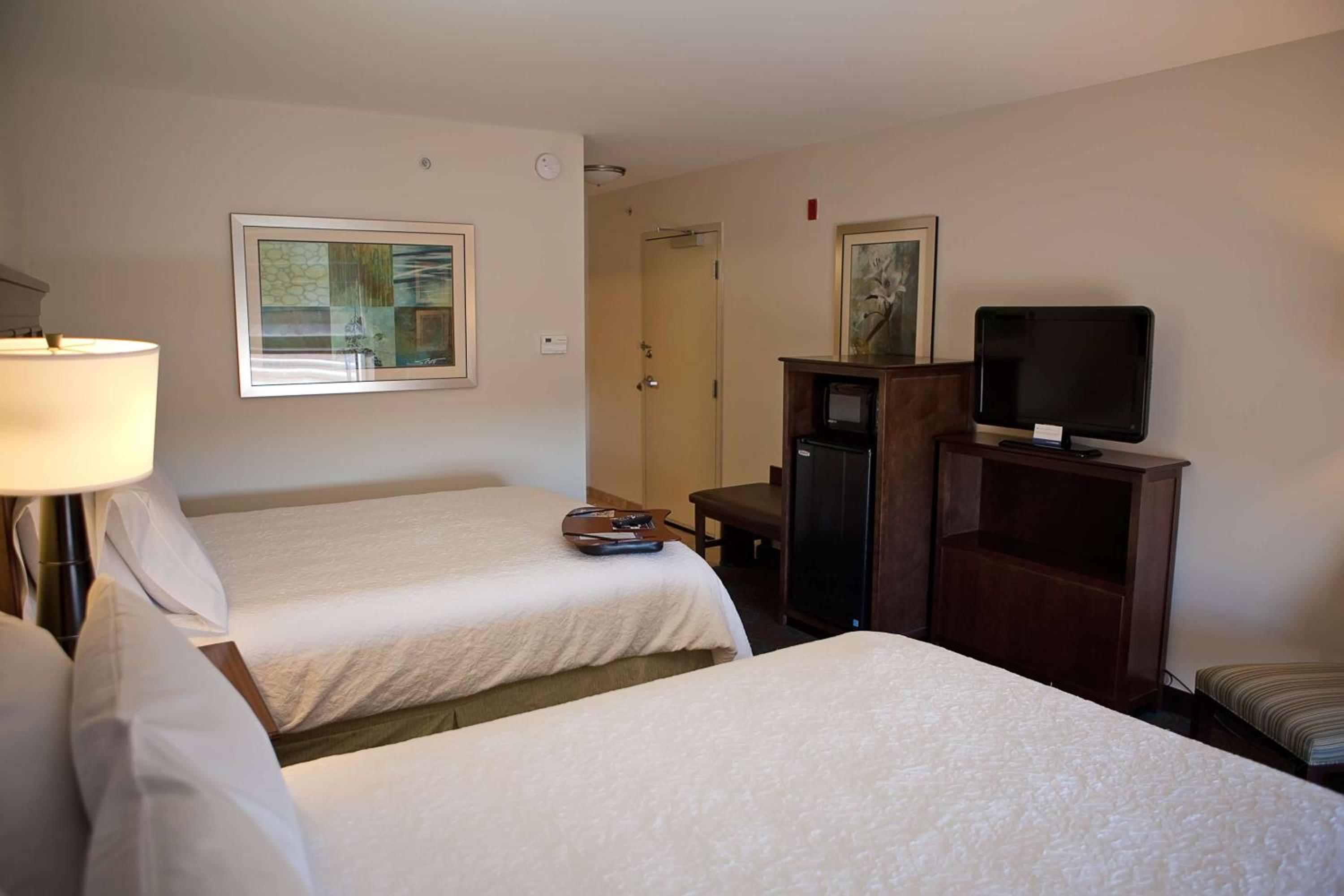 Room with Two Queen Beds - Non-Smoking - Photo 3