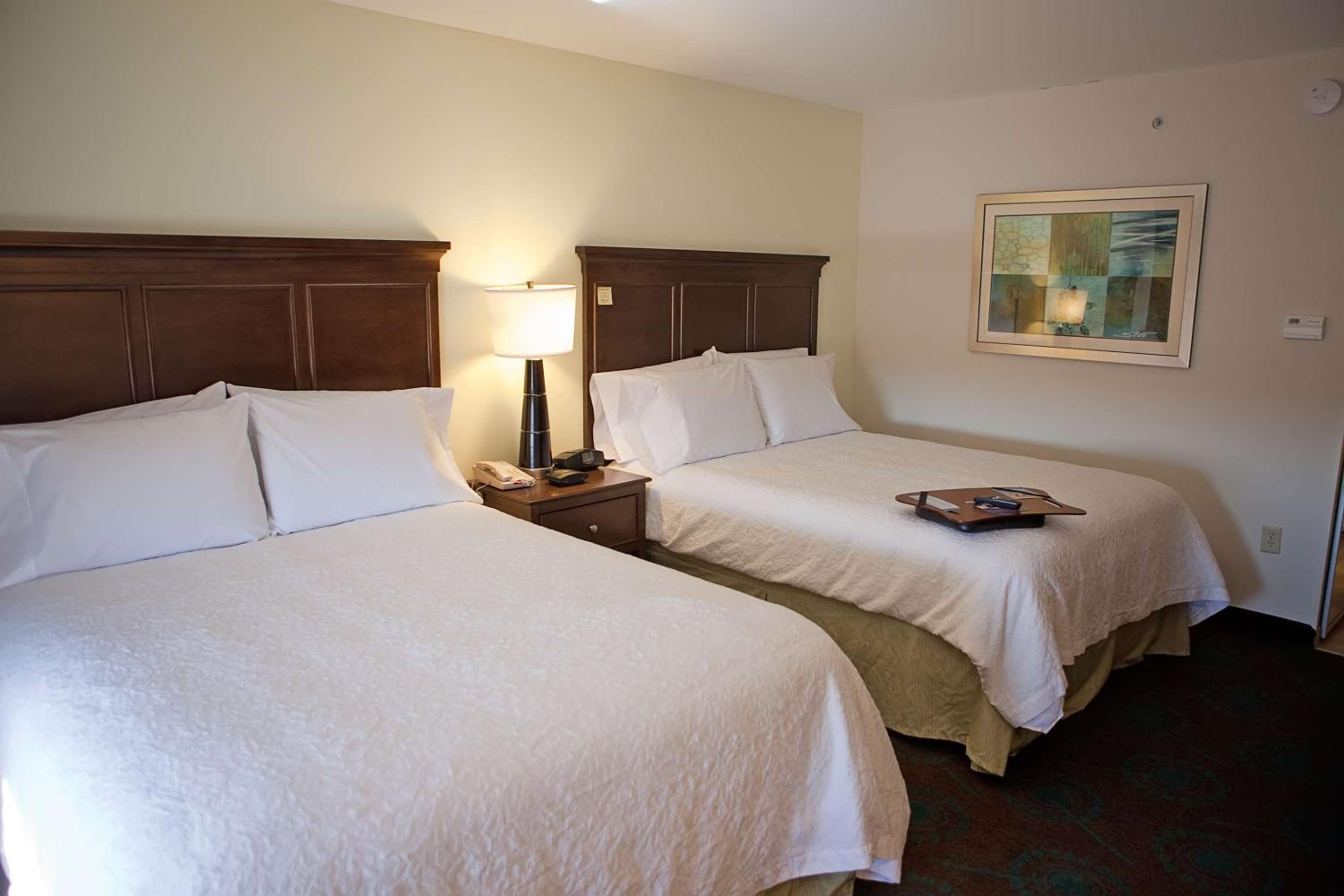Room with Two Queen Beds - Non-Smoking - Photo 2