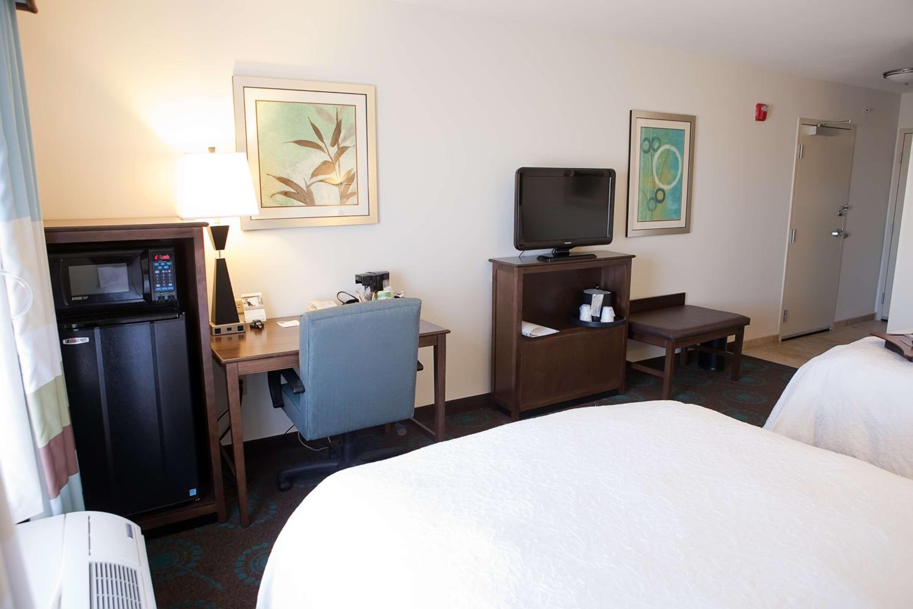 Queen Room with Two Queen Beds - Mobility and Hearing Access/Non-Smoking - Photo 4