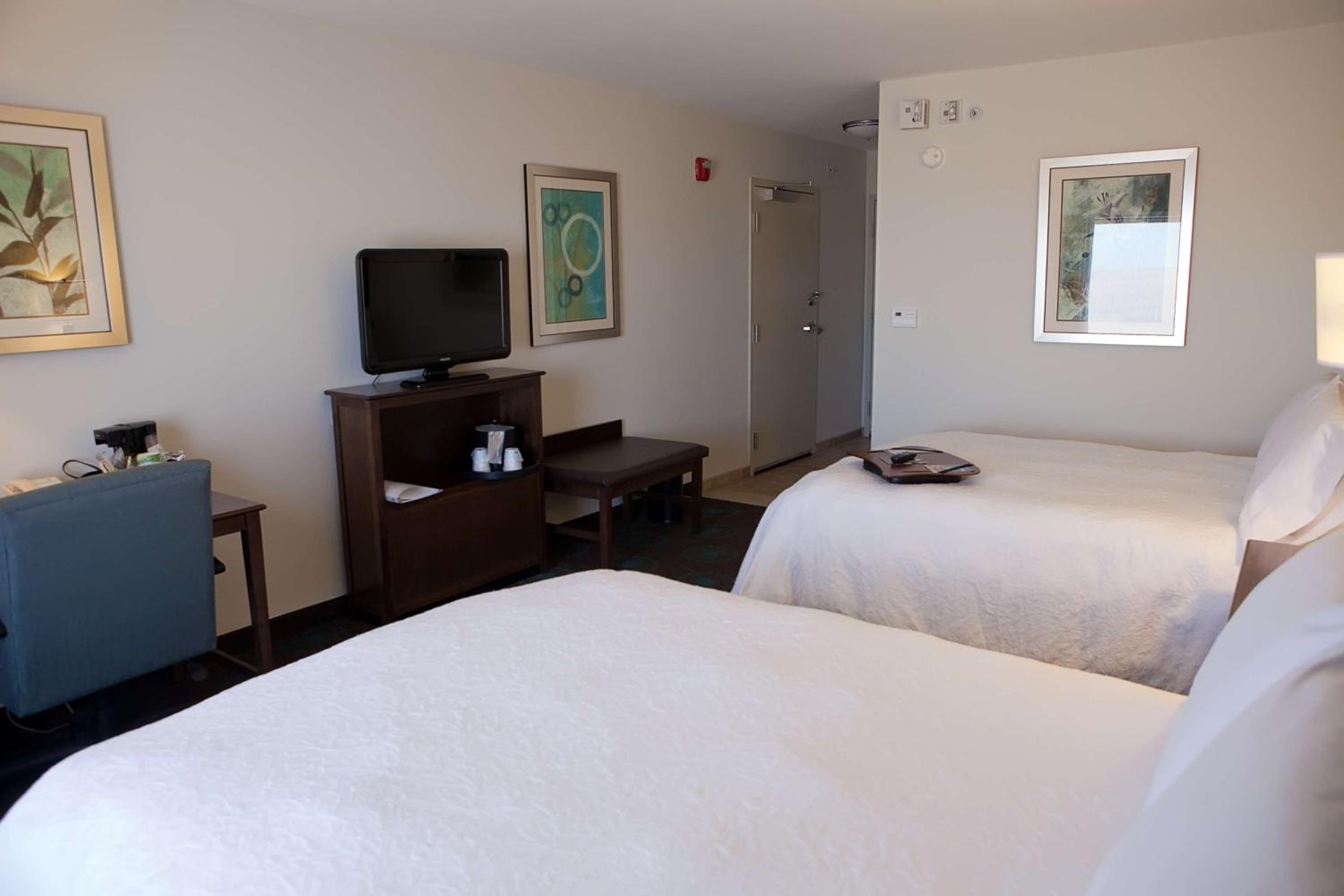 Queen Room with Two Queen Beds - Mobility and Hearing Access/Non-Smoking - Photo 2