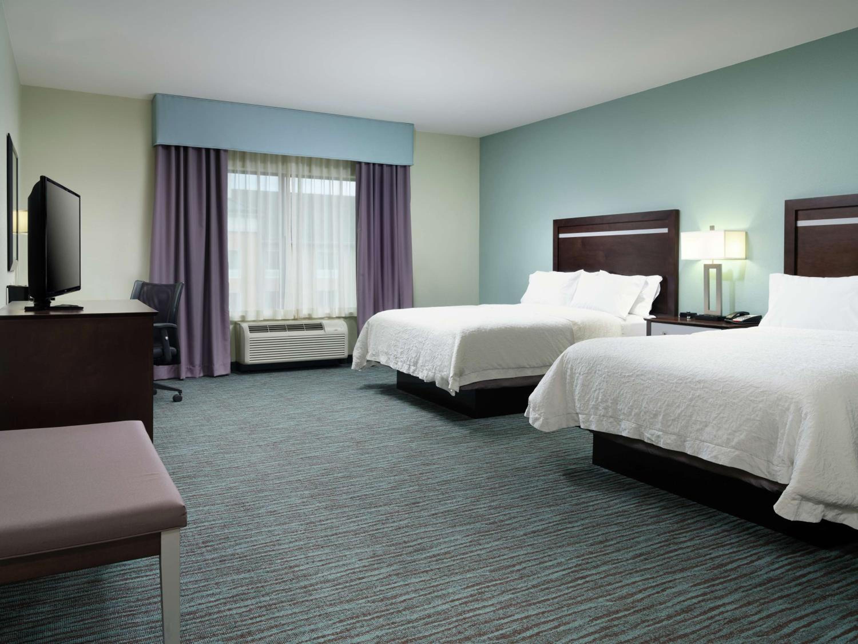 Room with Two Queen Beds - Non-Smoking photo 3