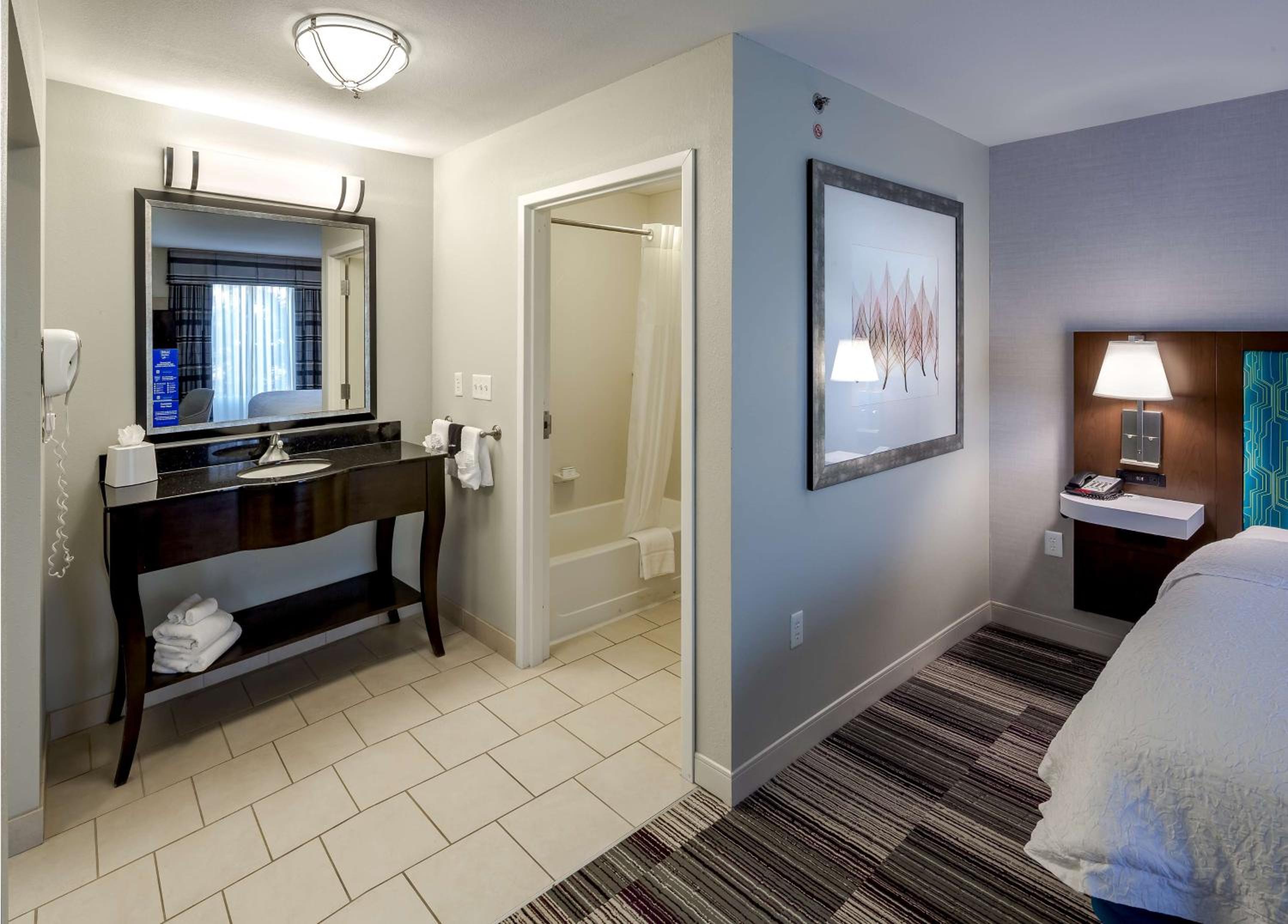 King Studio Suite - Non-Smoking - Photo 5