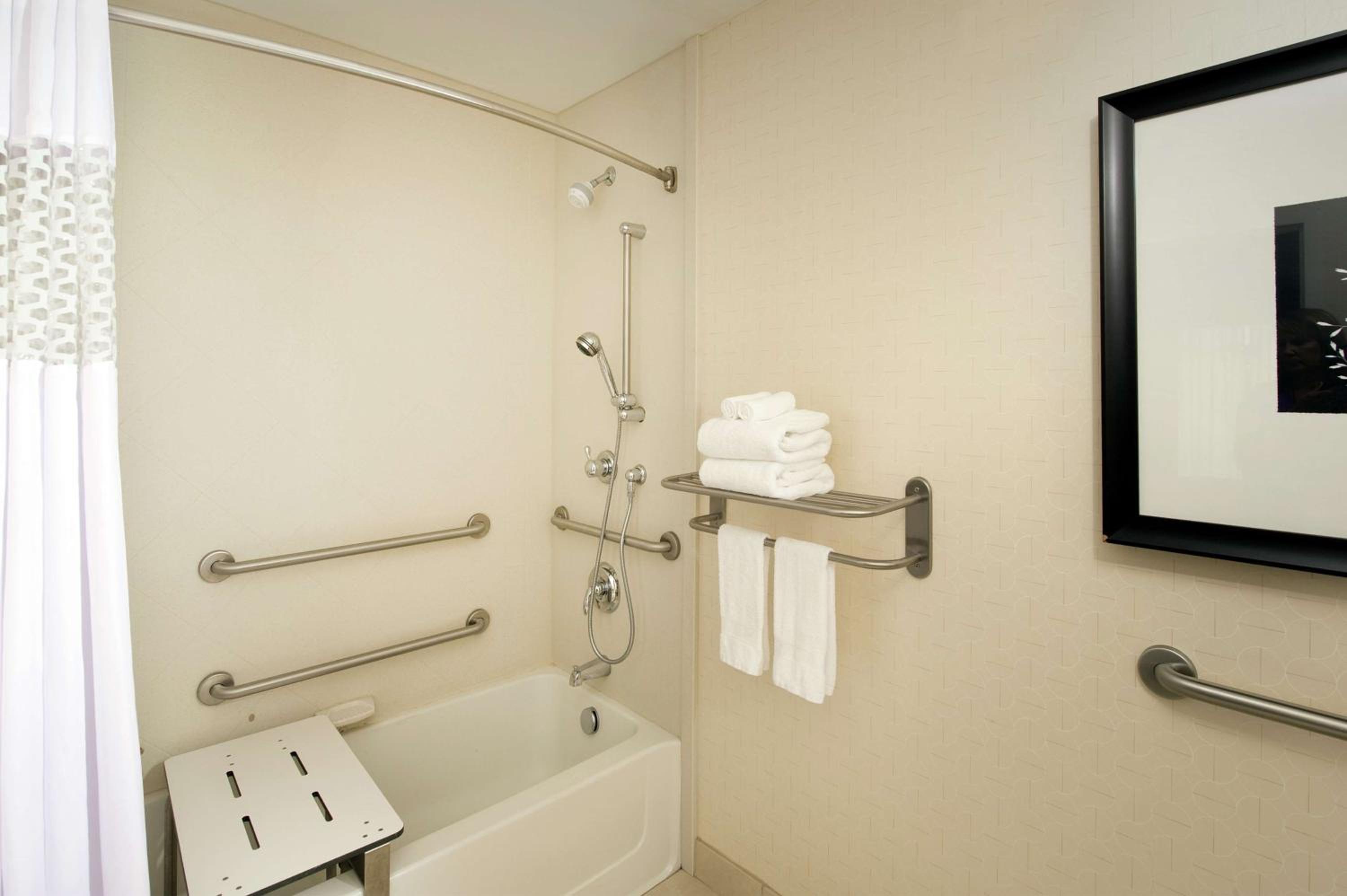 Queen Room with Two Queen Beds - Mobility and Hearing Access/Non-Smoking - Photo 5