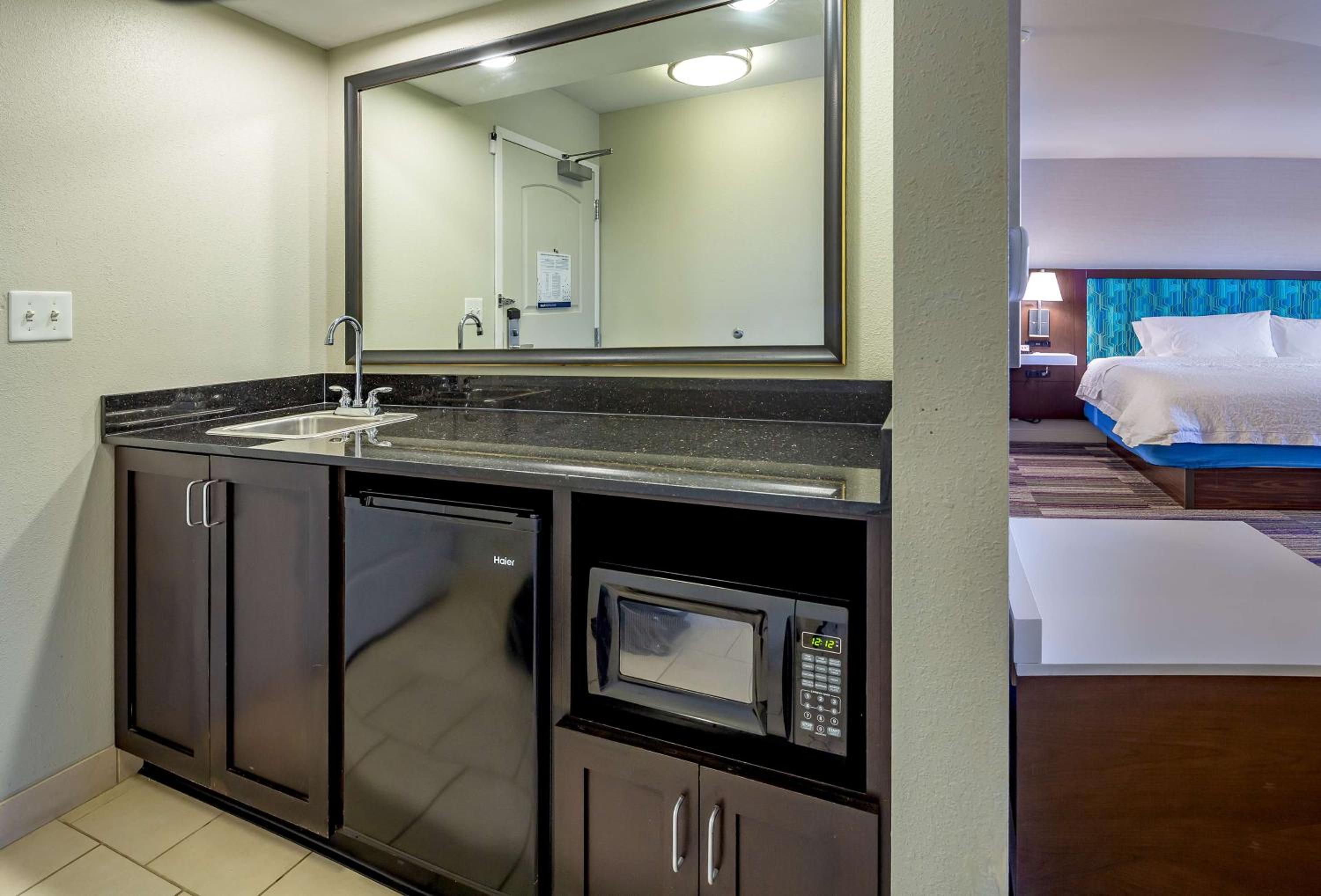 King Studio Suite - Non-Smoking - Photo 6