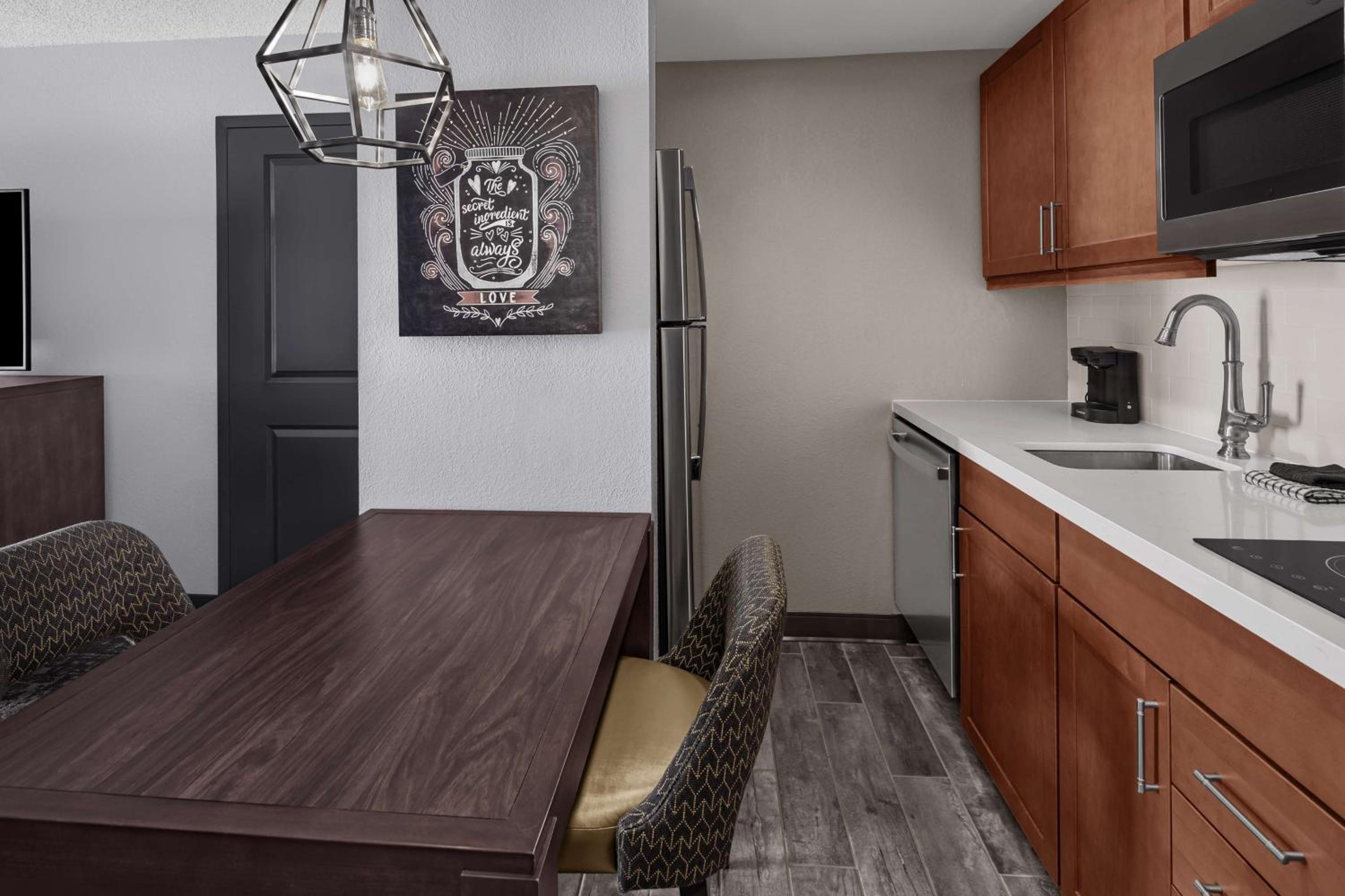 King Studio Suite - Non-Smoking - Photo 4