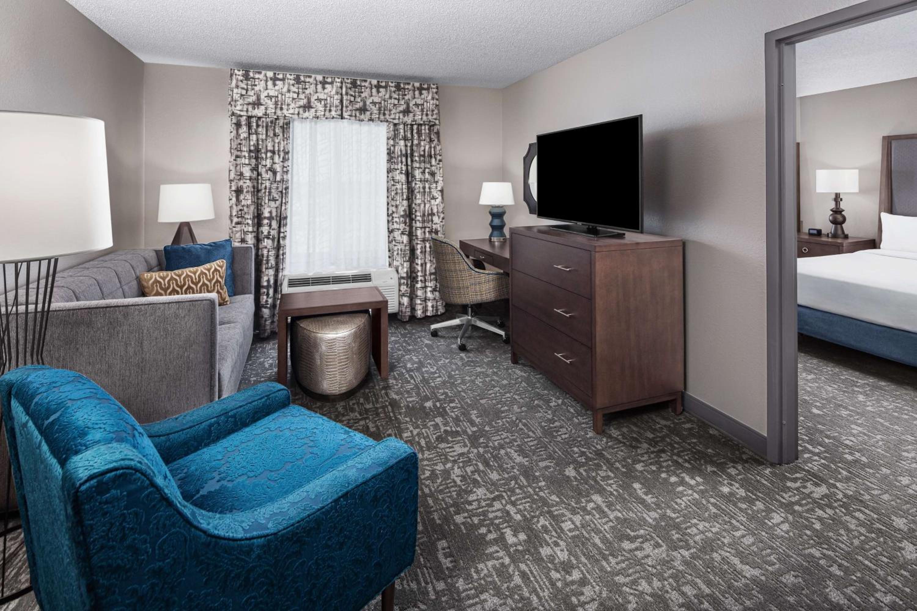 One-Bedroom Queen Suite with Two Queen Beds - Non-Smoking - Photo 3