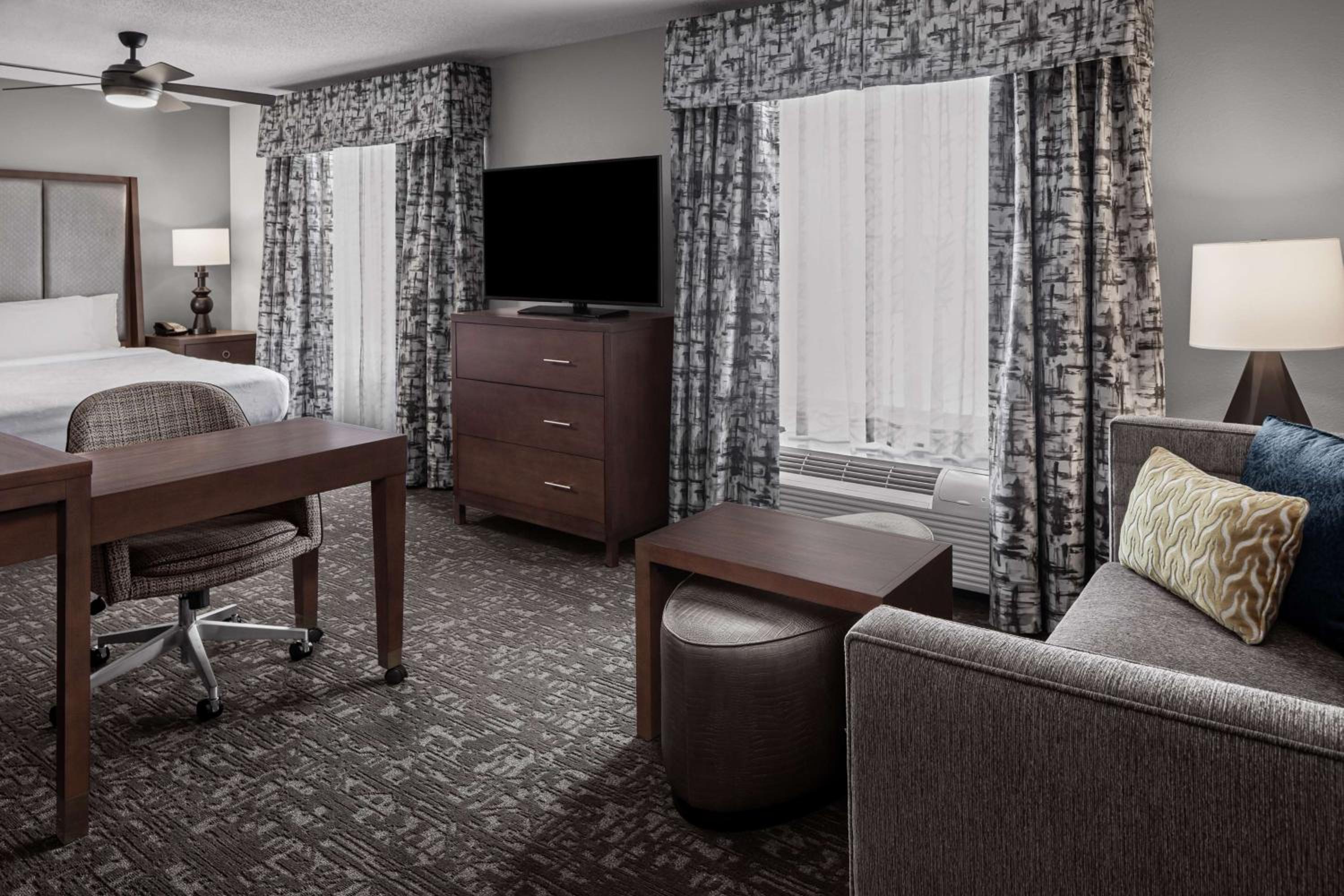 Queen Studio Suite - Non-Smoking - Photo 5