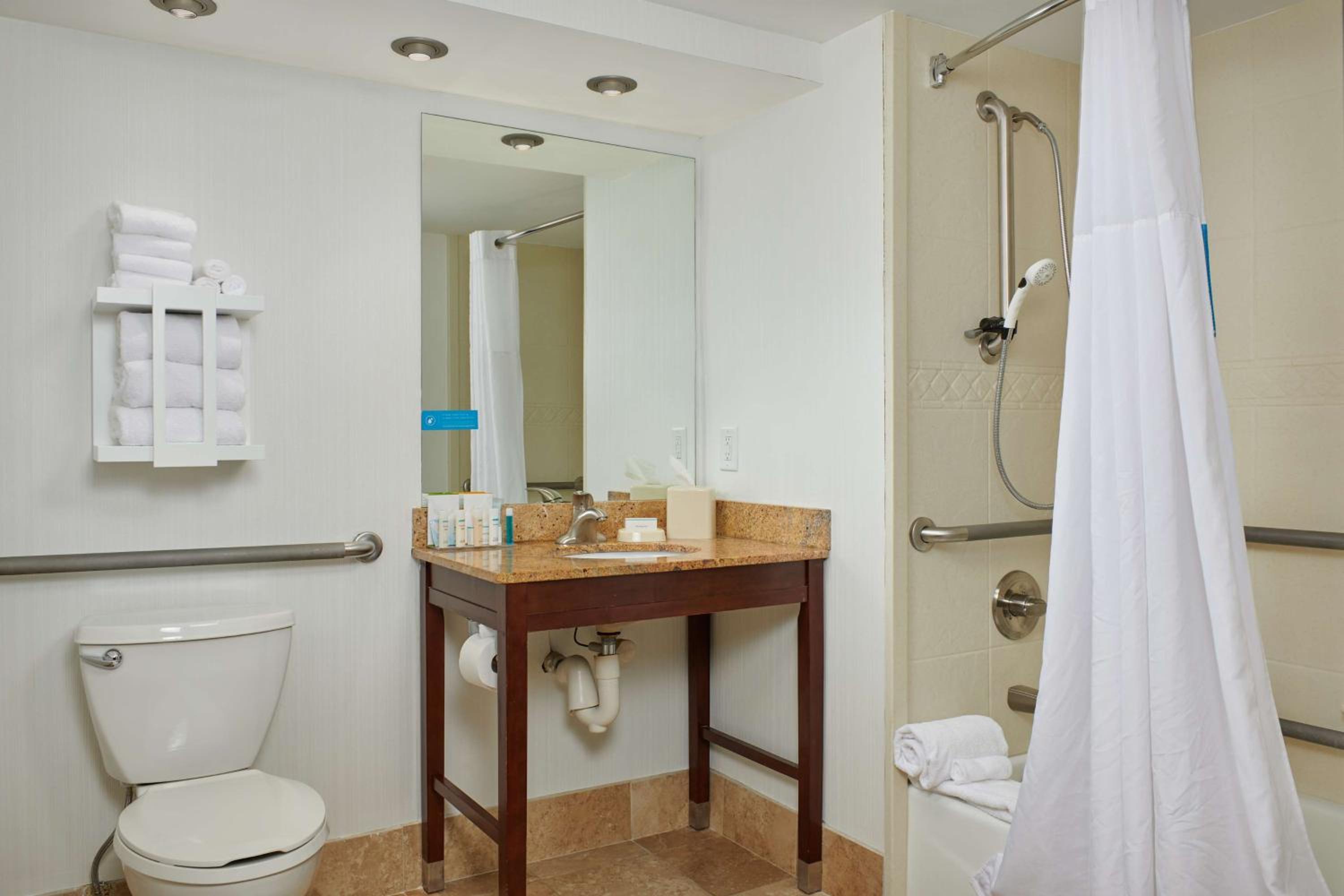 King Room with Accessible Tub - Mobility and Hearing Access/Non-Smoking - Photo 2