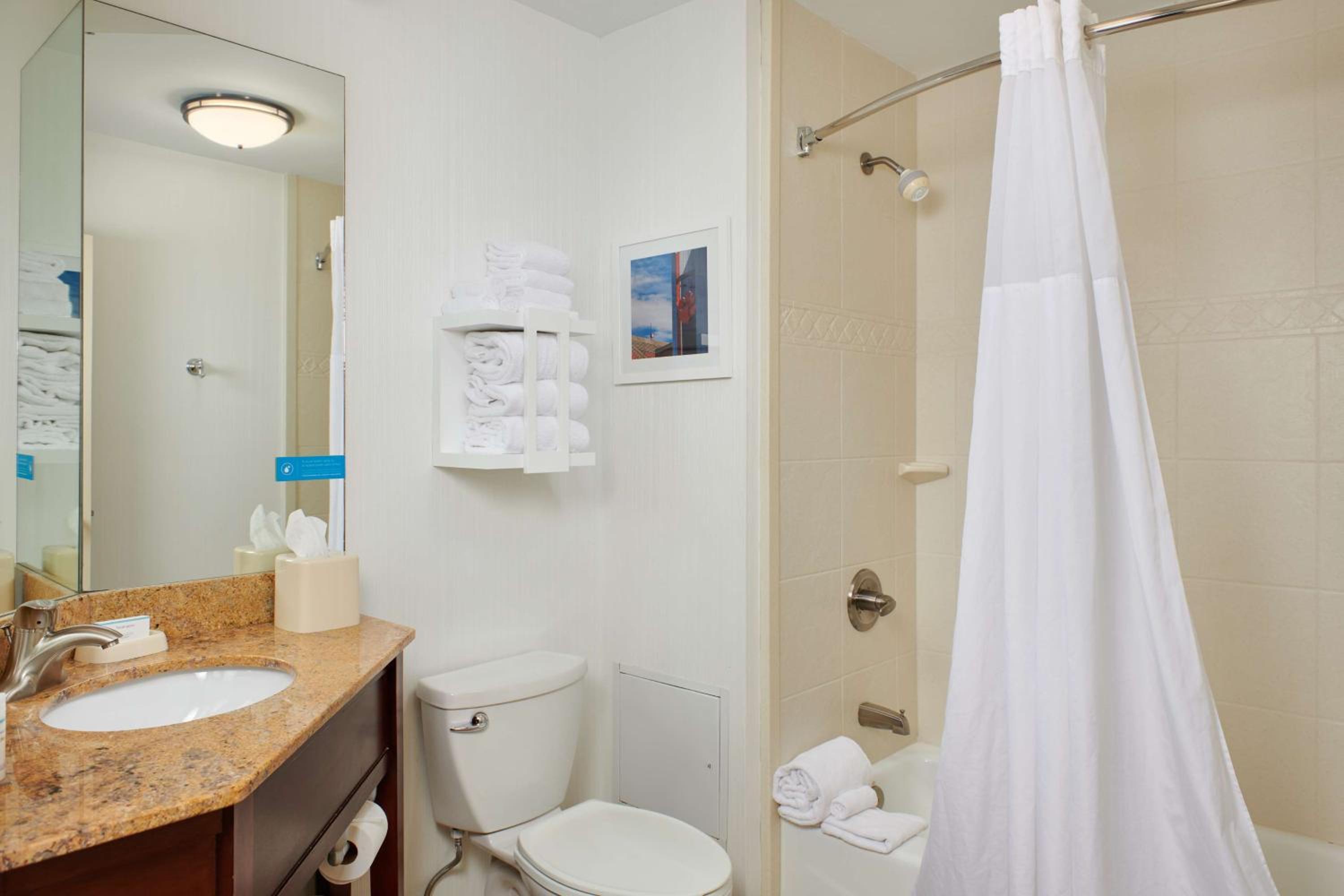 Double Room with Two Double Beds - Non-Smoking - Photo 2