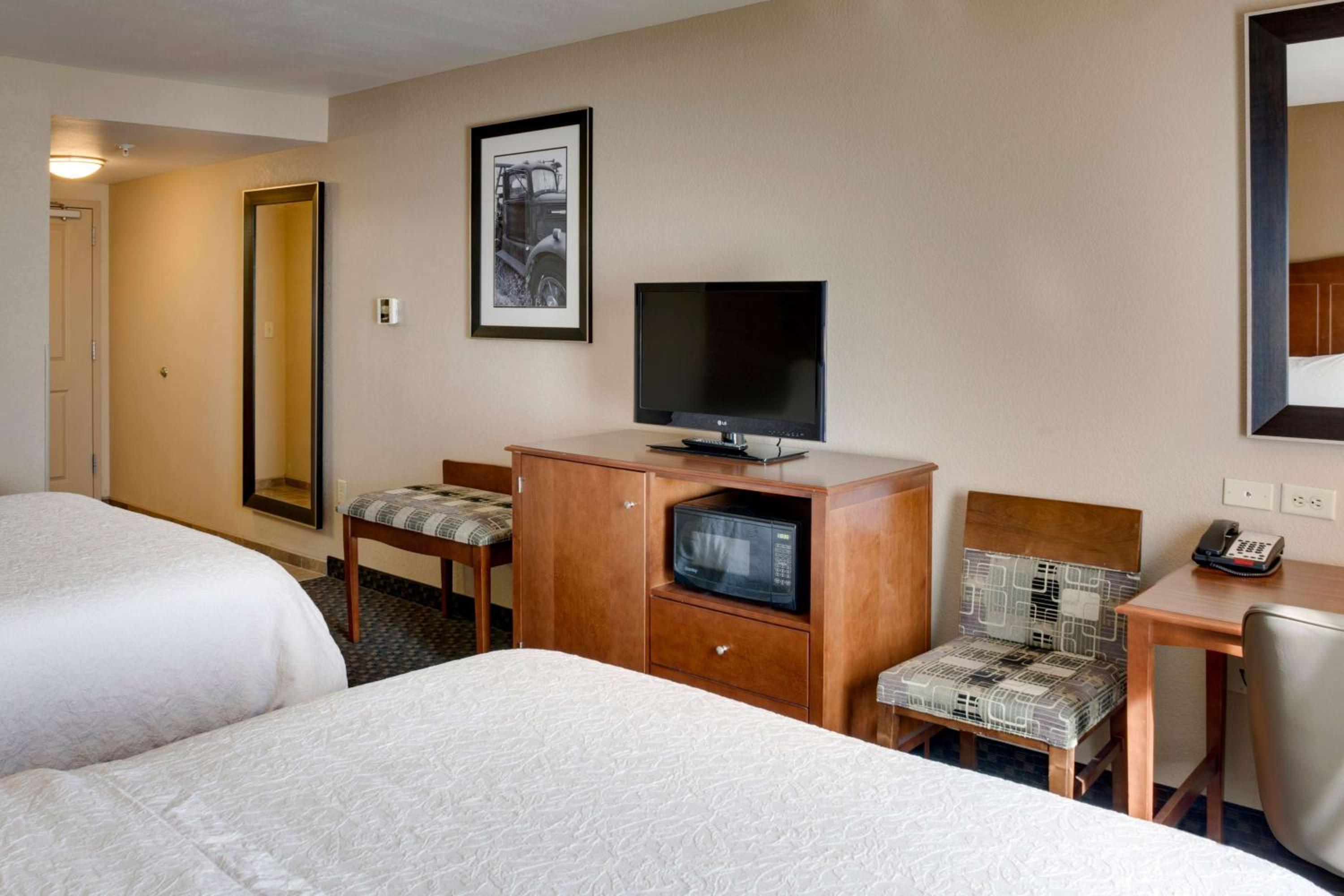 Room with Two Queen Beds - Non-Smoking