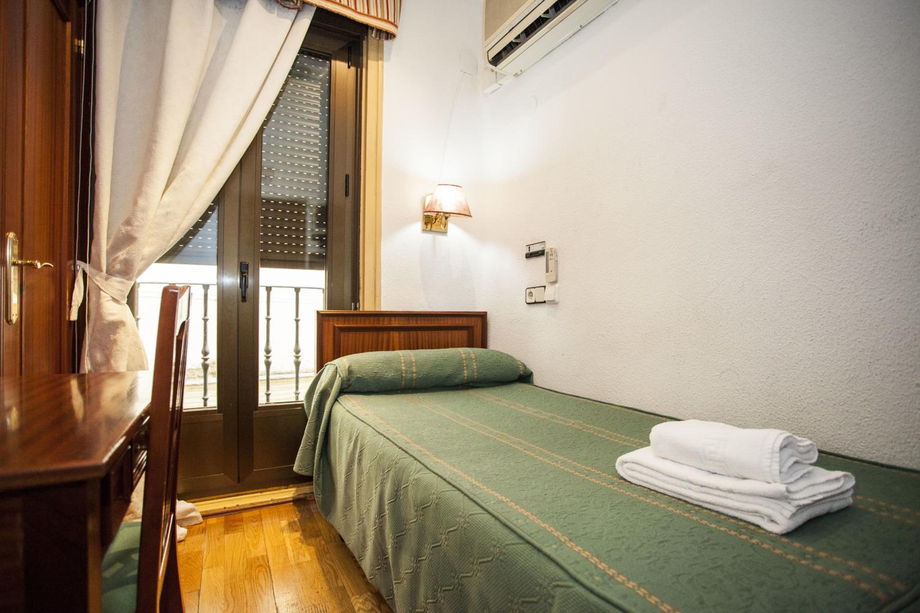 Single Room photo 3