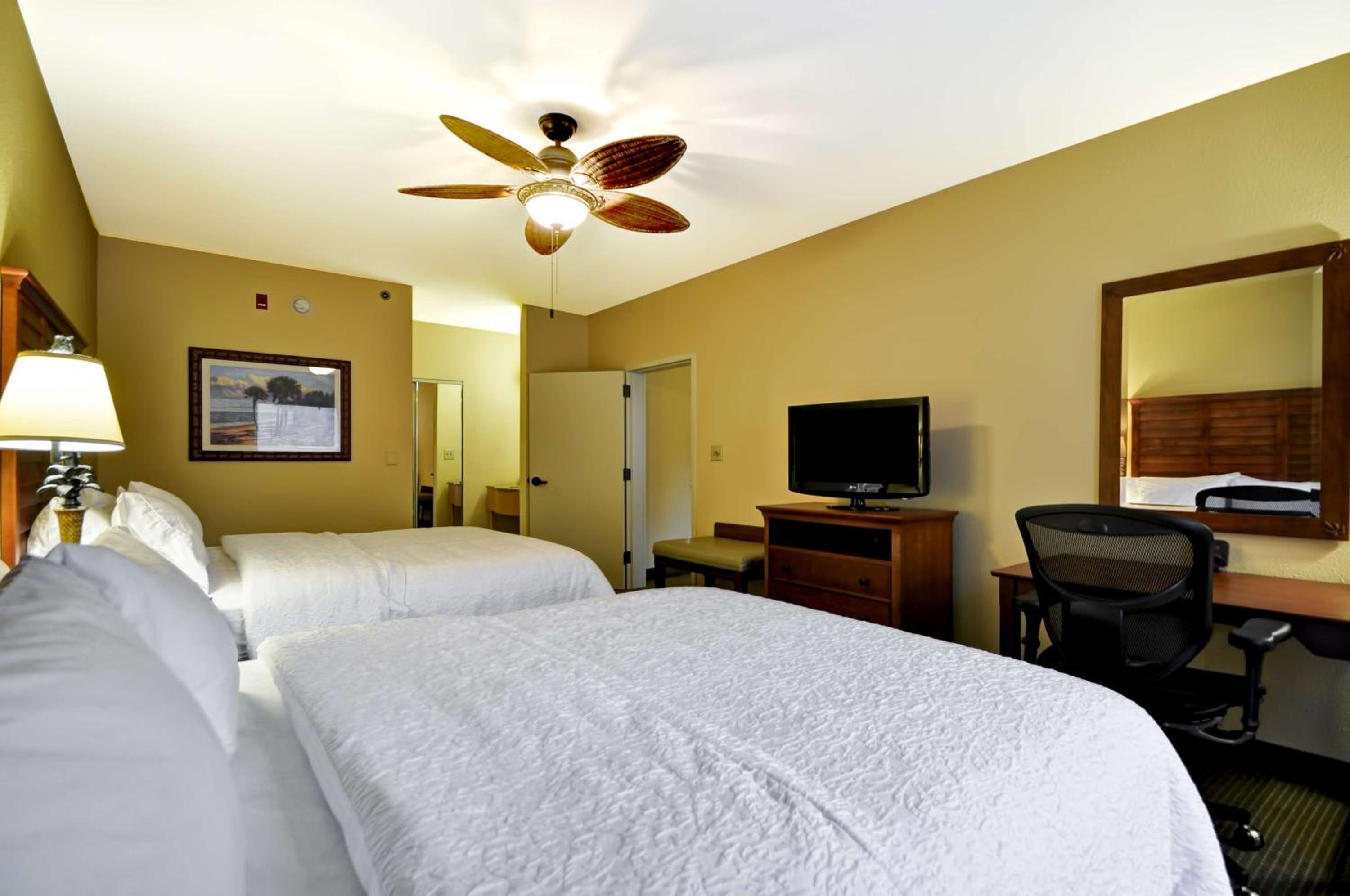 One-Bedroom Suite with Two Queen Beds and Kitchen - Non-Smoking - Photo 4