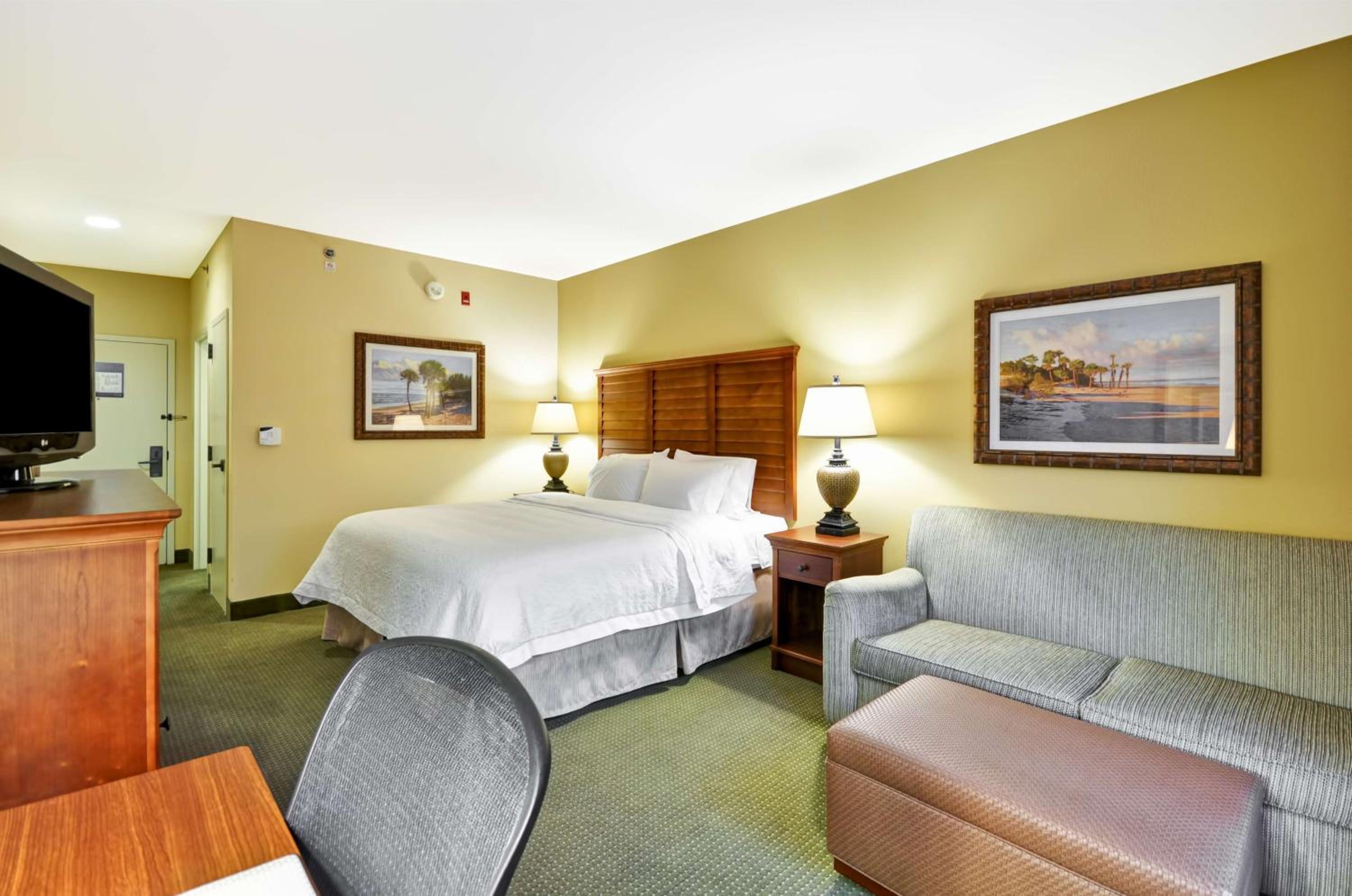 King Room with Accessible Tub - Mobility and Hearing Access/Non-Smoking - Photo 3